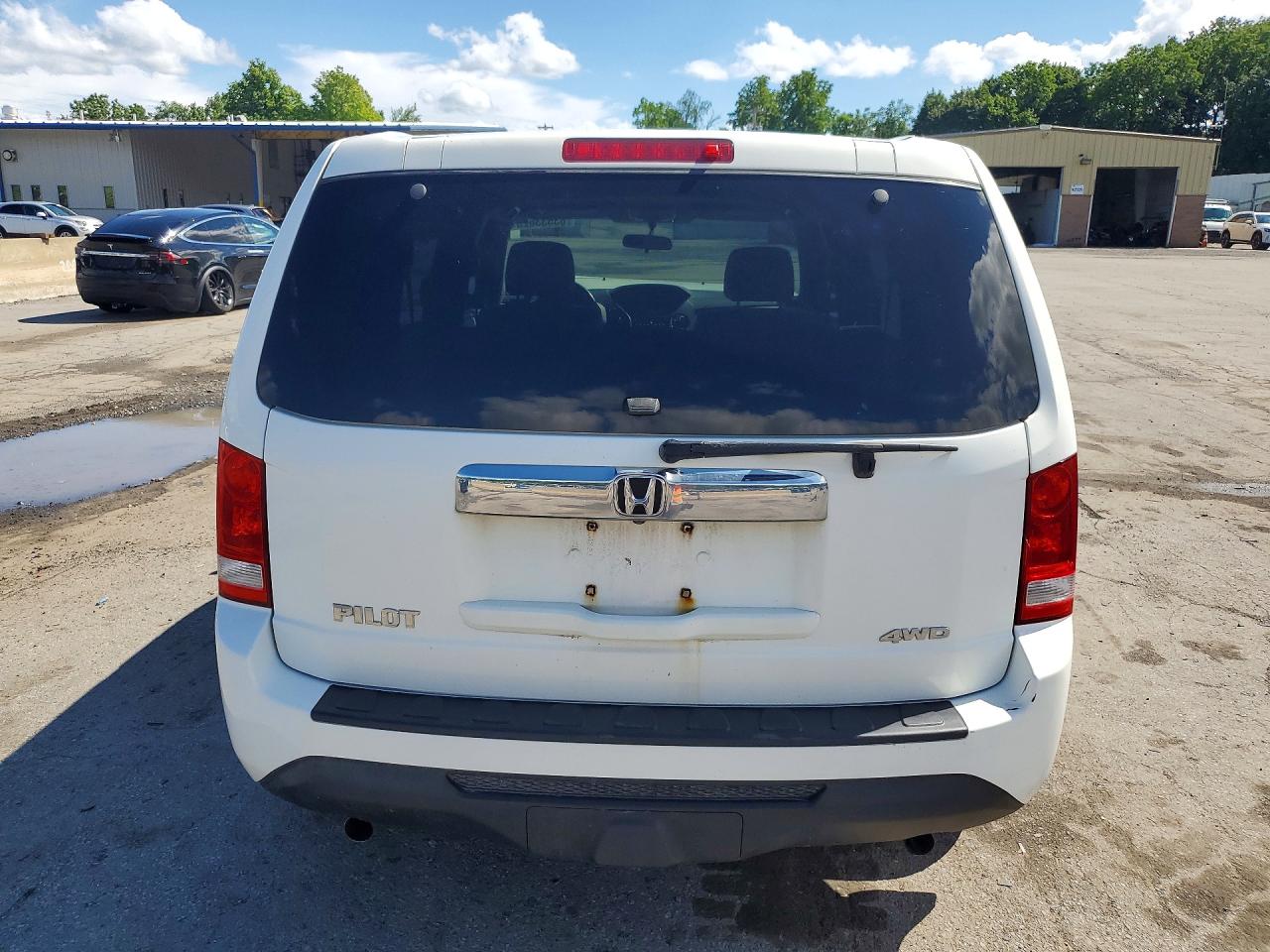 2015 Honda Pilot Lx White vin: 5FNYF4H29FB050226