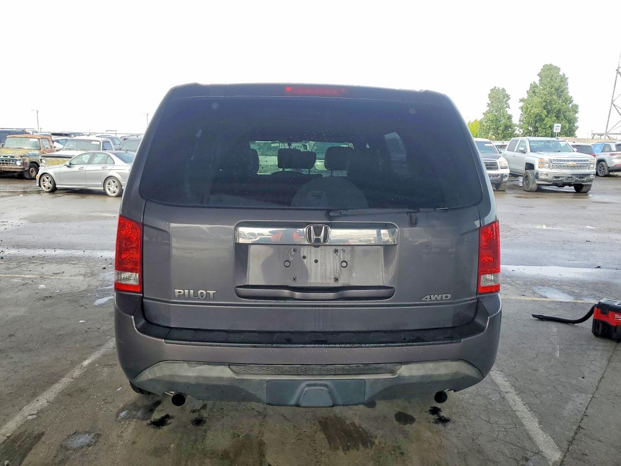 2015 Honda Pilot Lx Gray vin: 5FNYF4H29FB075983