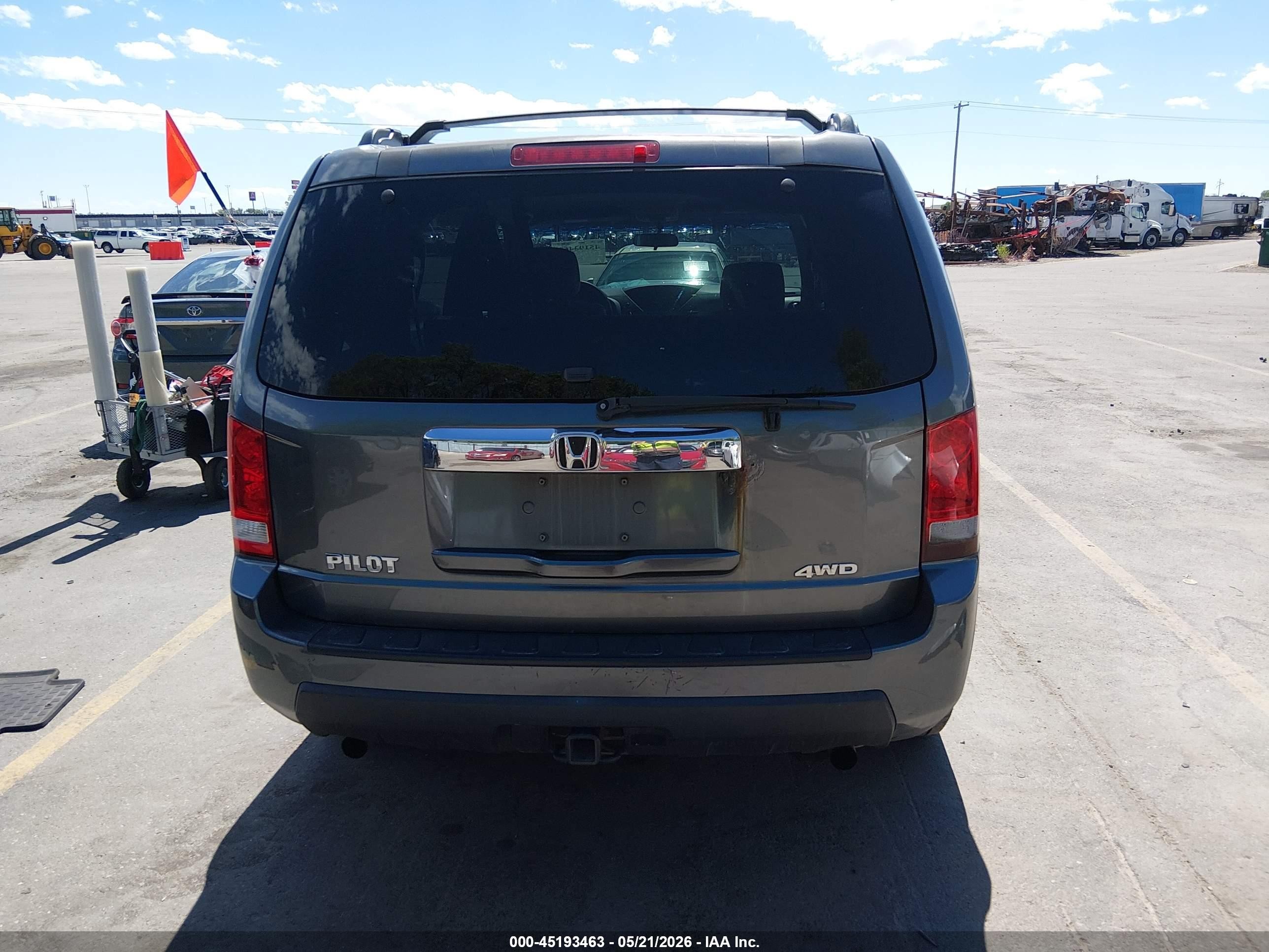 2010 Honda Pilot Lx Gray vin: 5FNYF4H2XAB037428