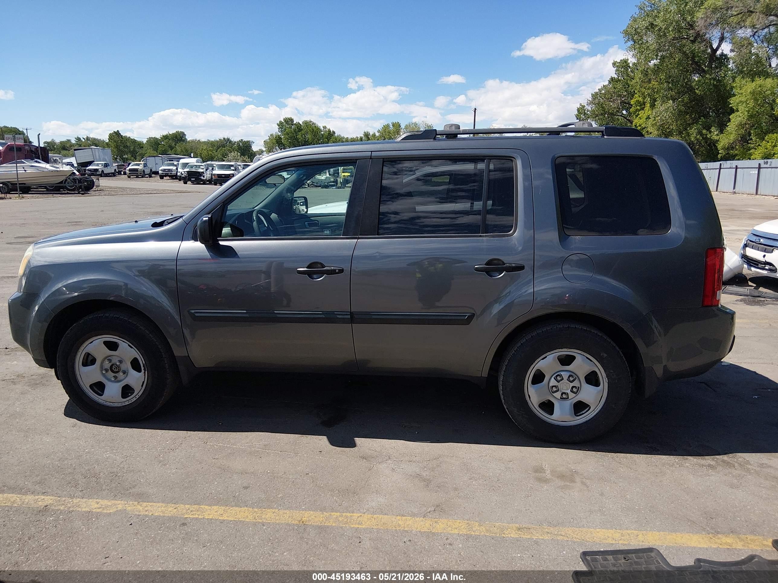 2010 Honda Pilot Lx Gray vin: 5FNYF4H2XAB037428