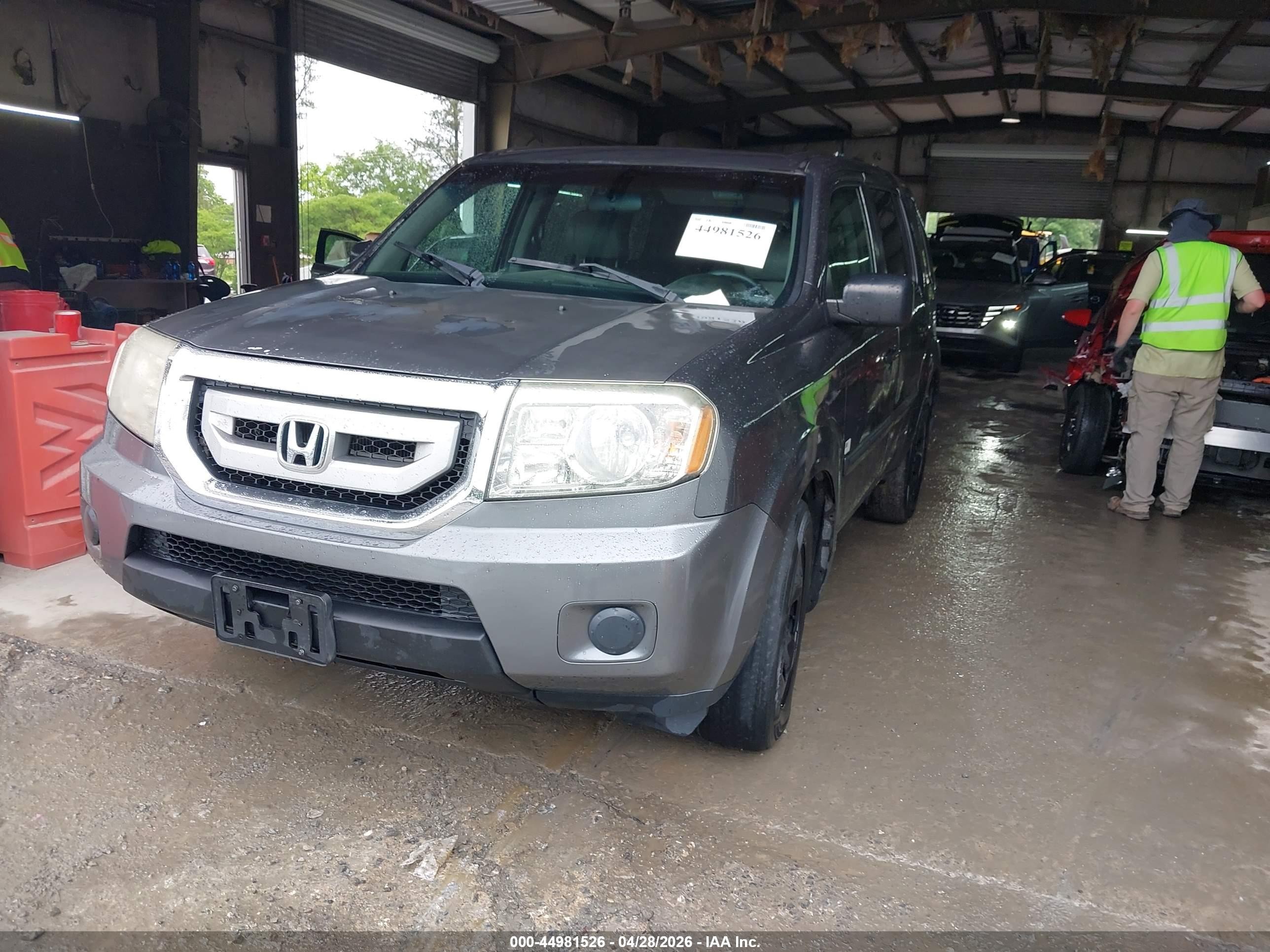 2011 Honda Pilot Lx Gray vin: 5FNYF4H2XBB051878
