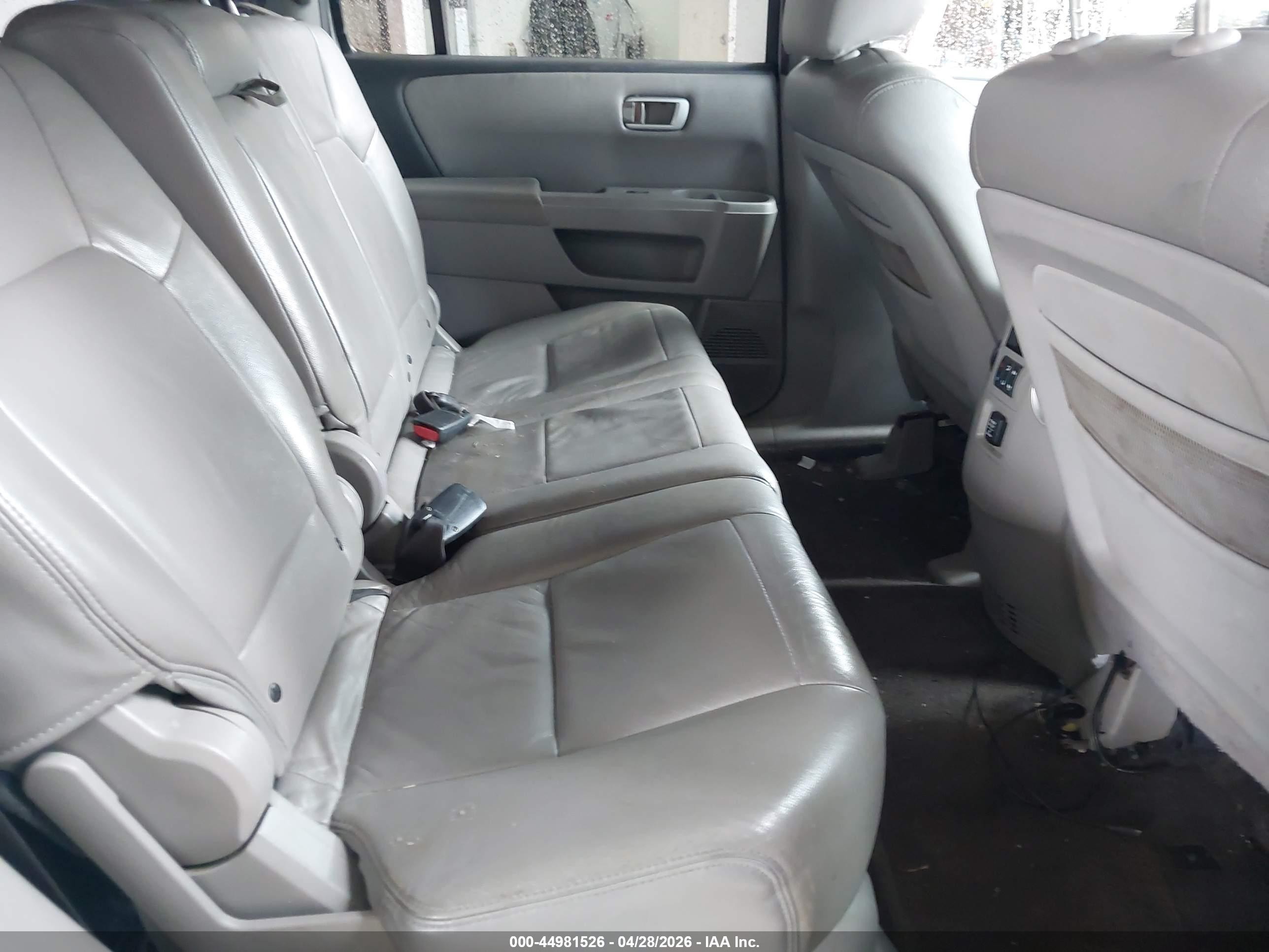 2011 Honda Pilot Lx Gray vin: 5FNYF4H2XBB051878