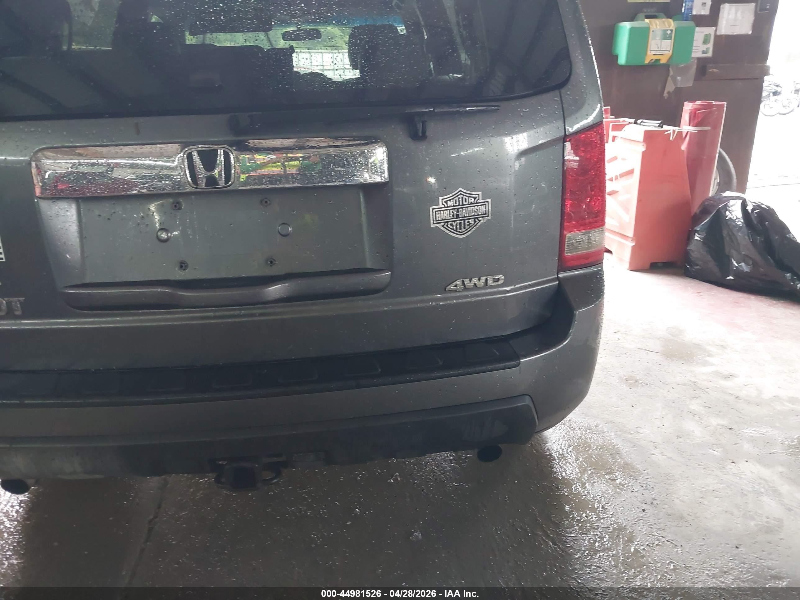 2011 Honda Pilot Lx Gray vin: 5FNYF4H2XBB051878