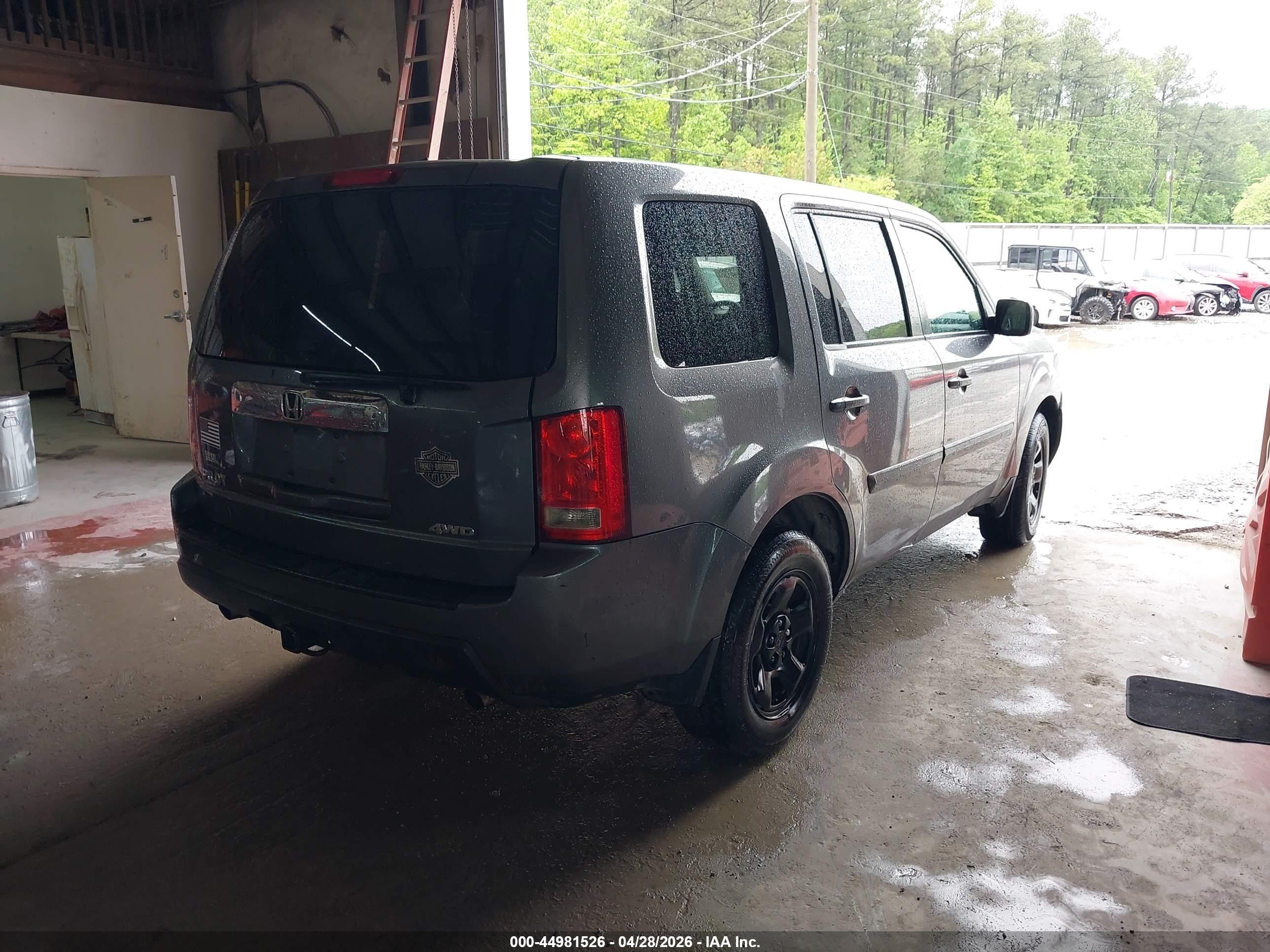 2011 Honda Pilot Lx Gray vin: 5FNYF4H2XBB051878
