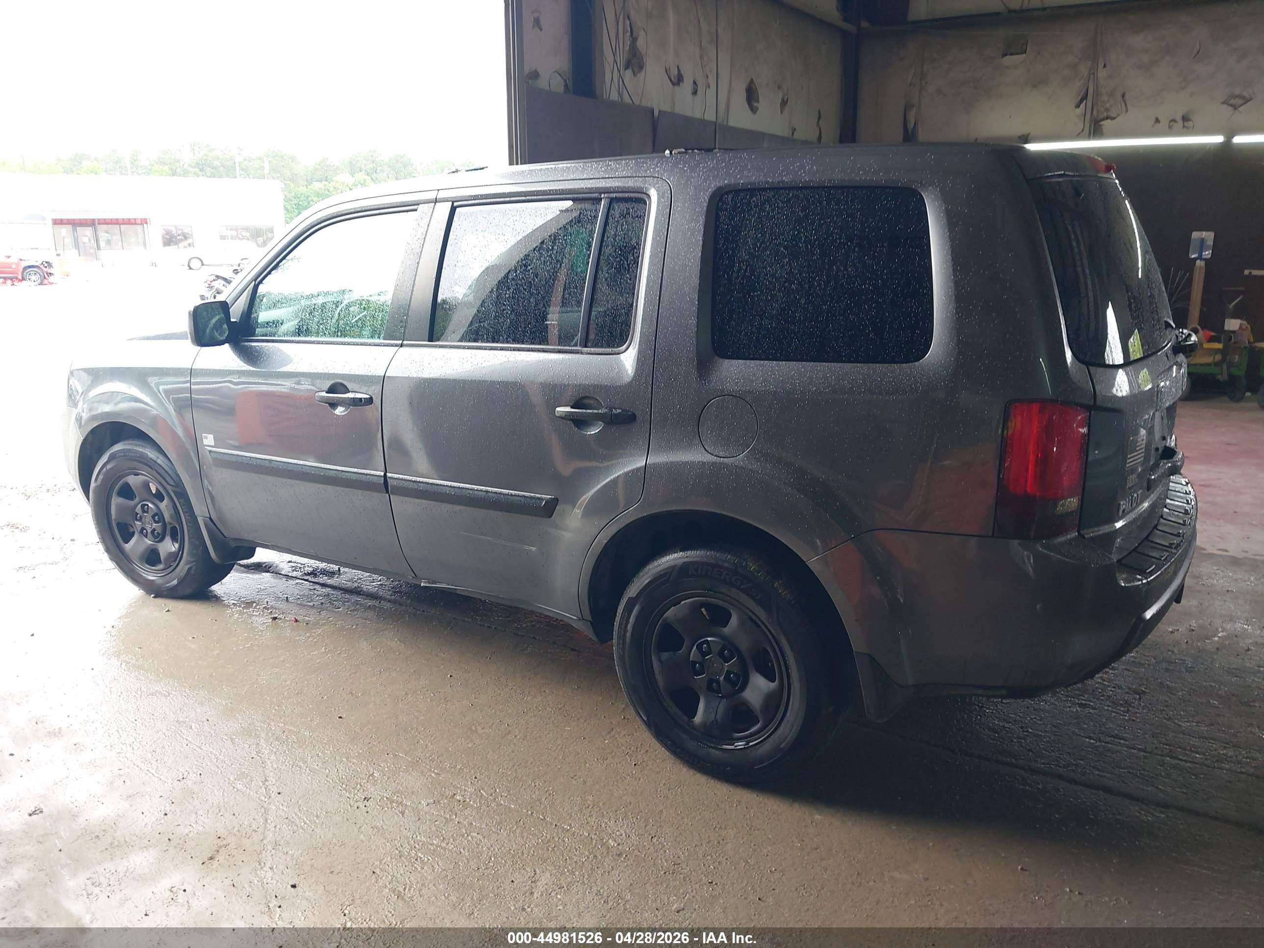 2011 Honda Pilot Lx Gray vin: 5FNYF4H2XBB051878