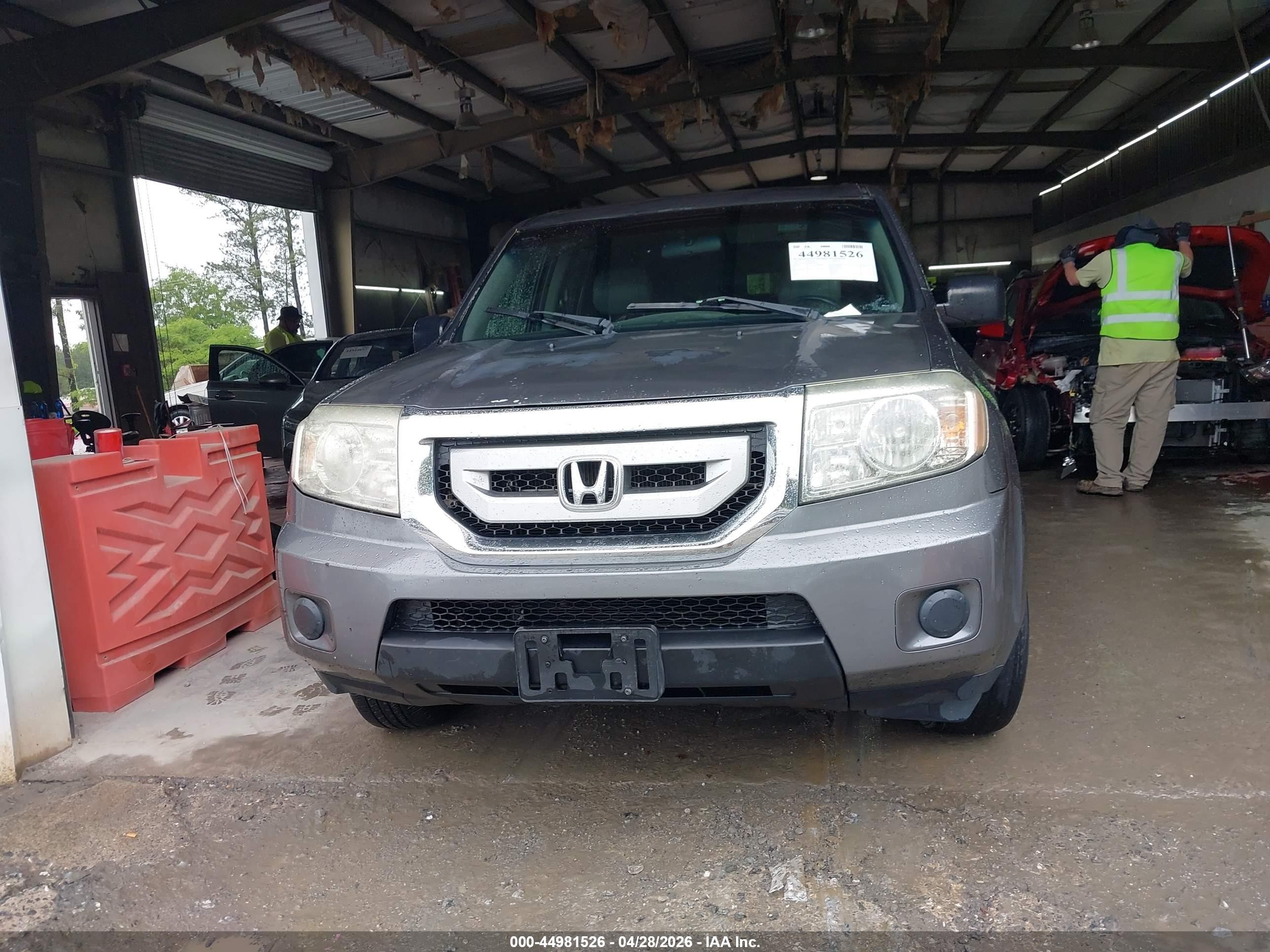 2011 Honda Pilot Lx Gray vin: 5FNYF4H2XBB051878