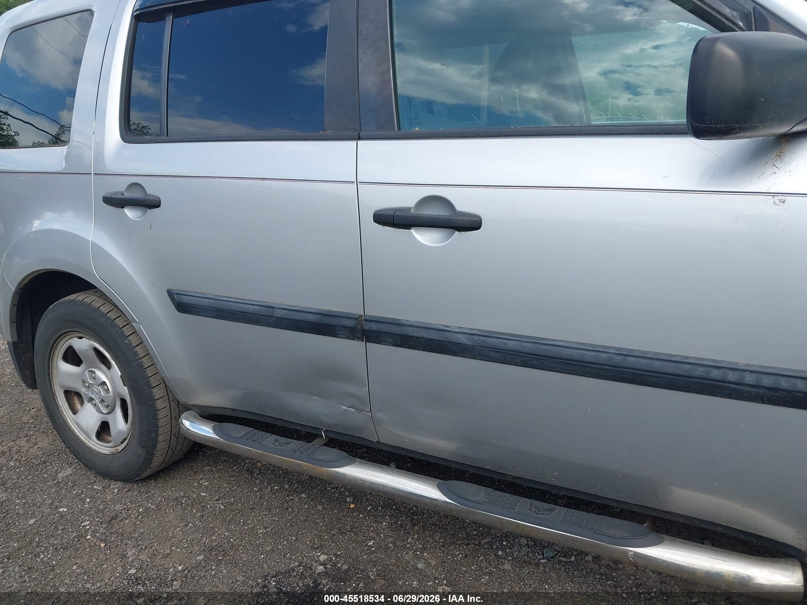 2015 Honda Pilot Lx Silver vin: 5FNYF4H2XFB020667