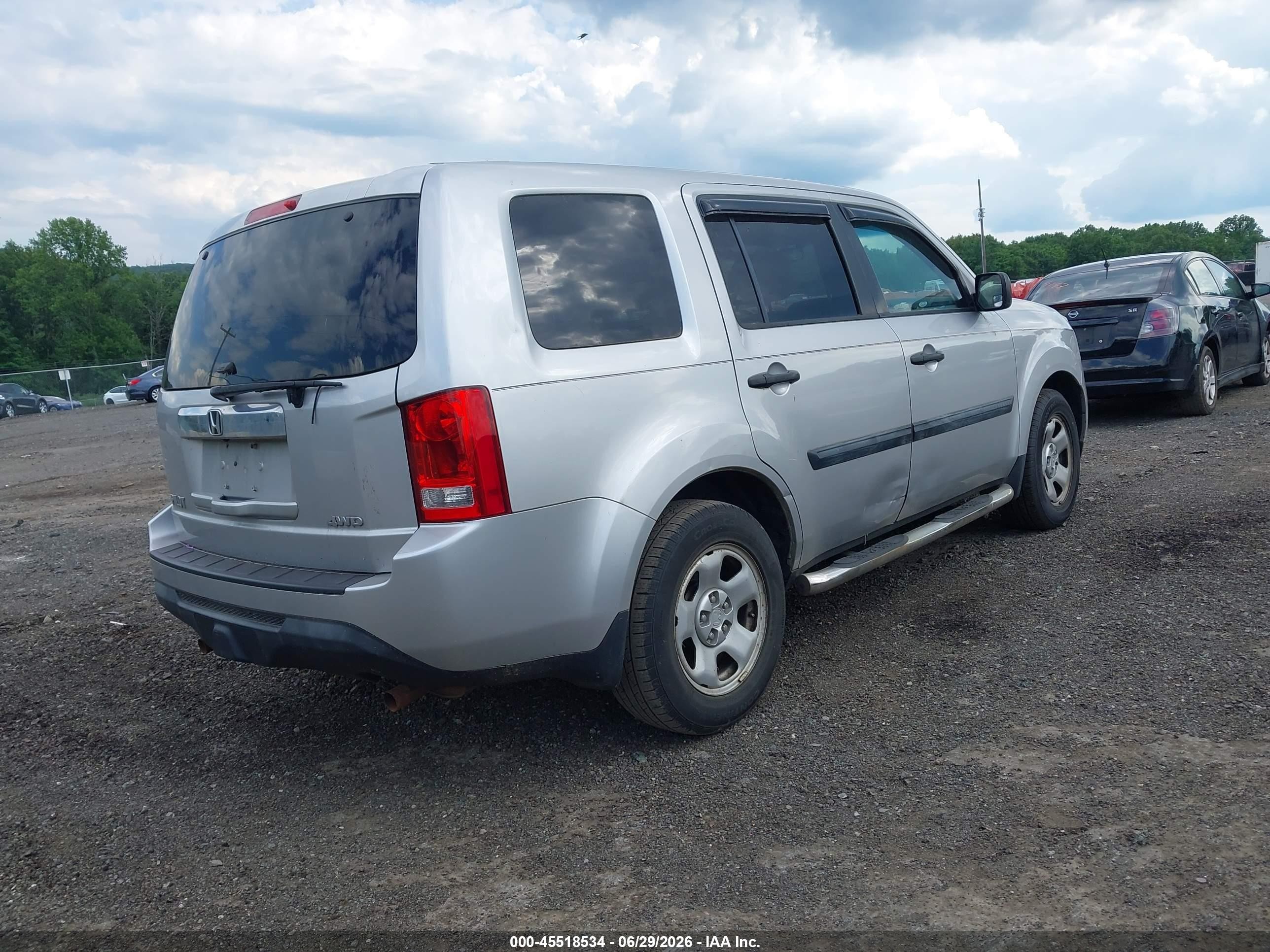 2015 Honda Pilot Lx Silver vin: 5FNYF4H2XFB020667