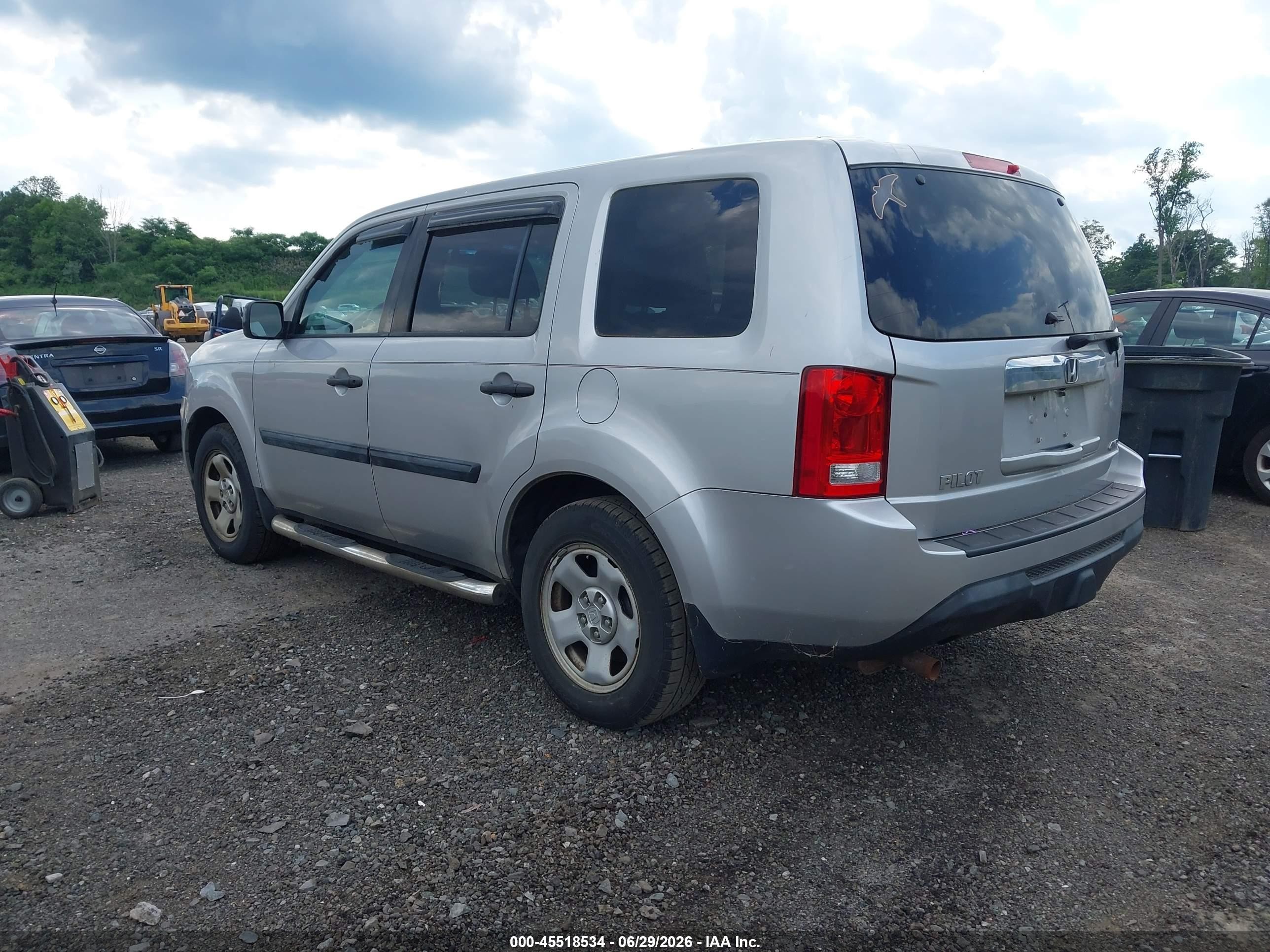 2015 Honda Pilot Lx Silver vin: 5FNYF4H2XFB020667