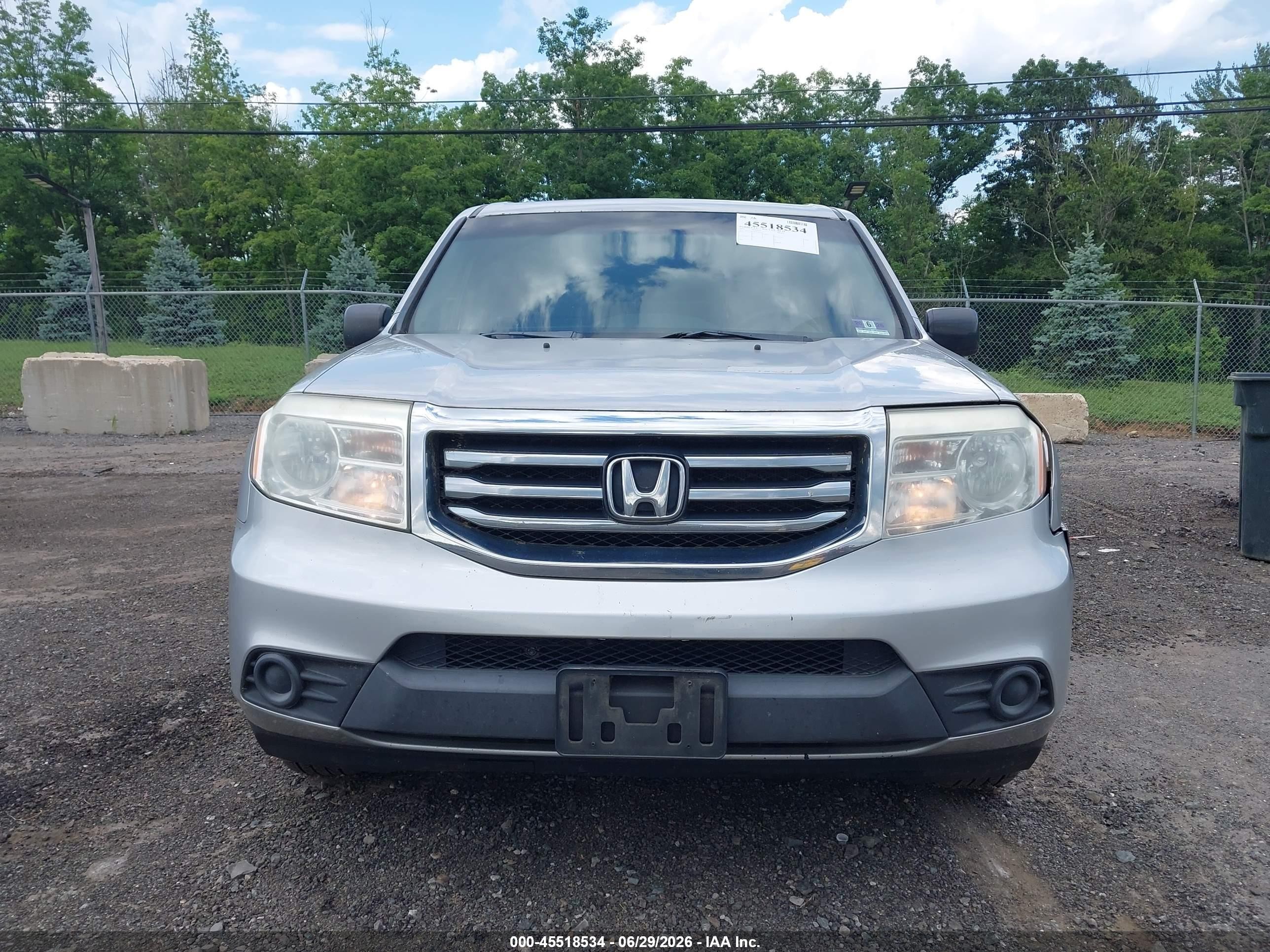 2015 Honda Pilot Lx Silver vin: 5FNYF4H2XFB020667