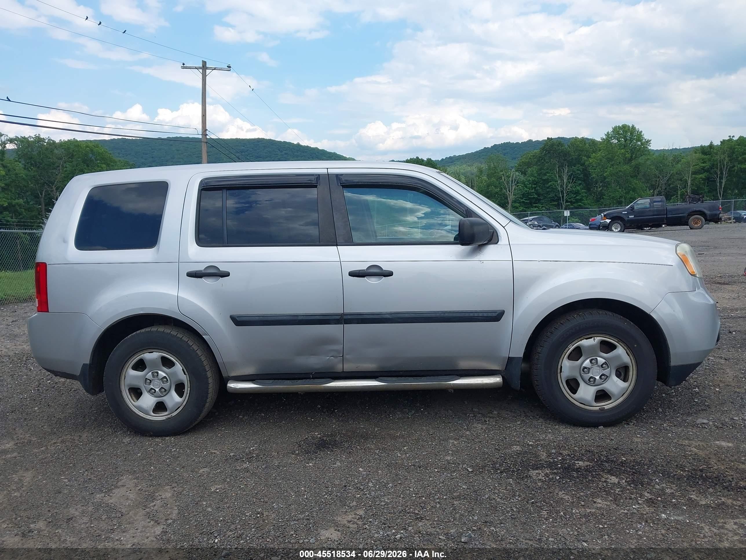 2015 Honda Pilot Lx Silver vin: 5FNYF4H2XFB020667