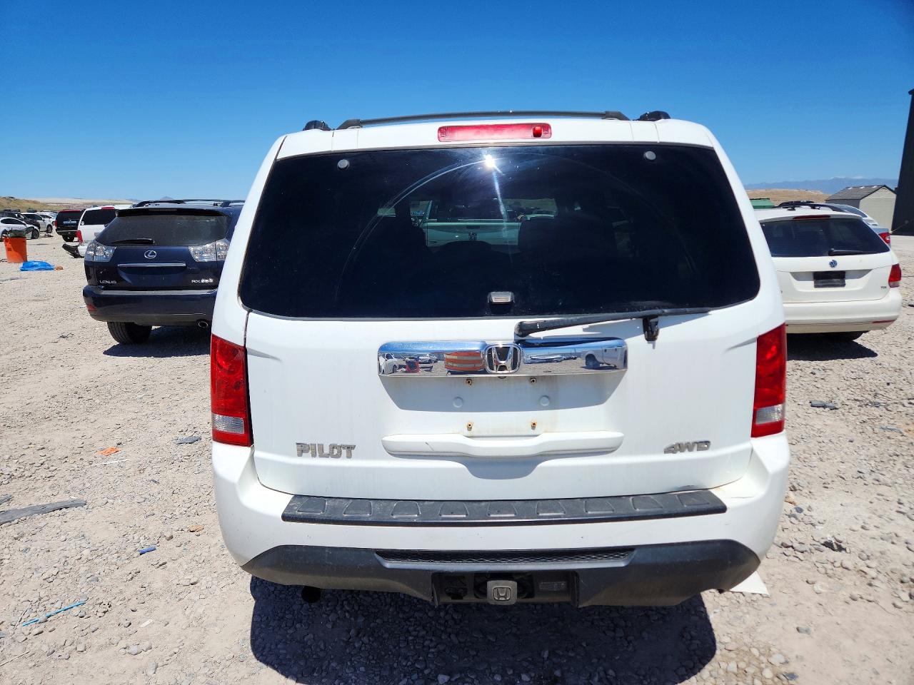 2015 Honda Pilot Lx White vin: 5FNYF4H2XFB062174