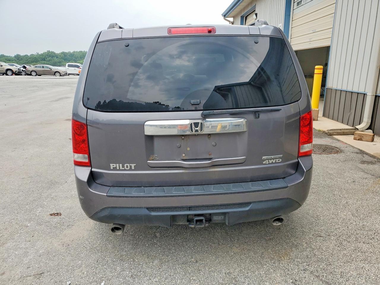 2015 Honda Pilot Se Gray vin: 5FNYF4H30FB067859