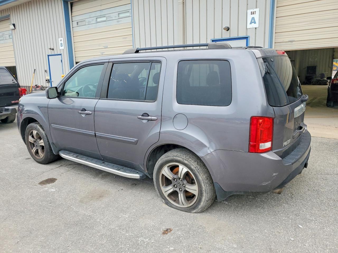 2015 Honda Pilot Se Gray vin: 5FNYF4H30FB067859