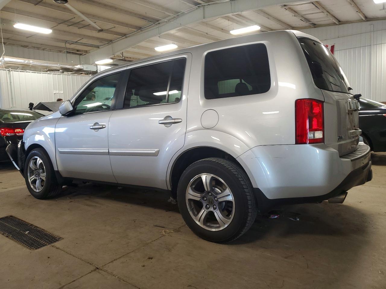 2015 Honda Pilot Se Серебряный vin: 5FNYF4H37FB007996