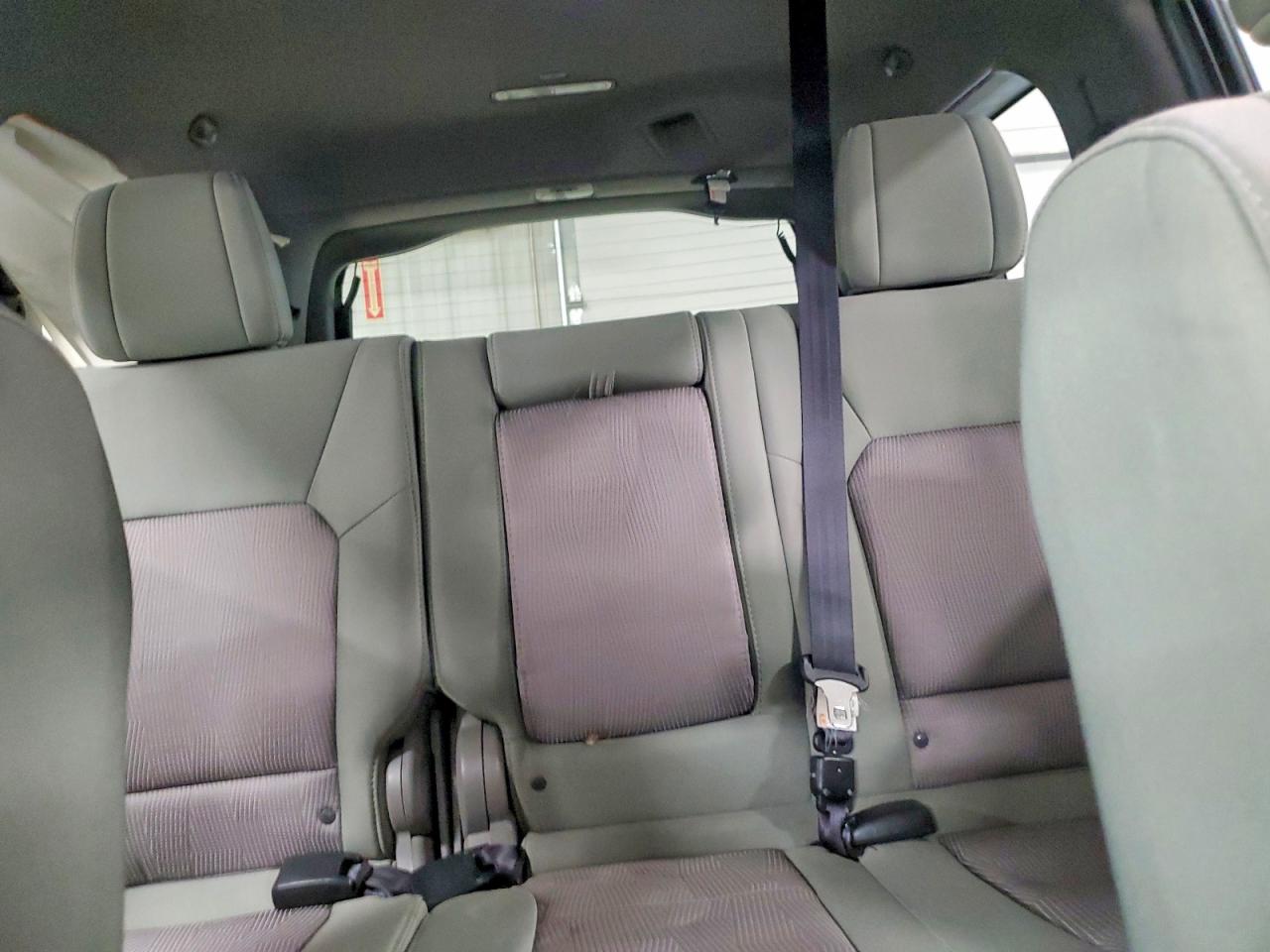 2015 Honda Pilot Se Серебряный vin: 5FNYF4H37FB007996