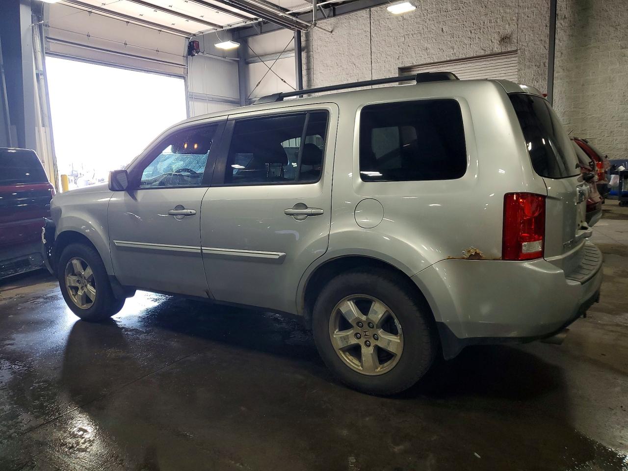 2011 Honda Pilot Ex Silver vin: 5FNYF4H40BB013979
