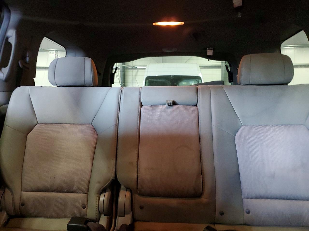 2011 Honda Pilot Ex Silver vin: 5FNYF4H40BB013979
