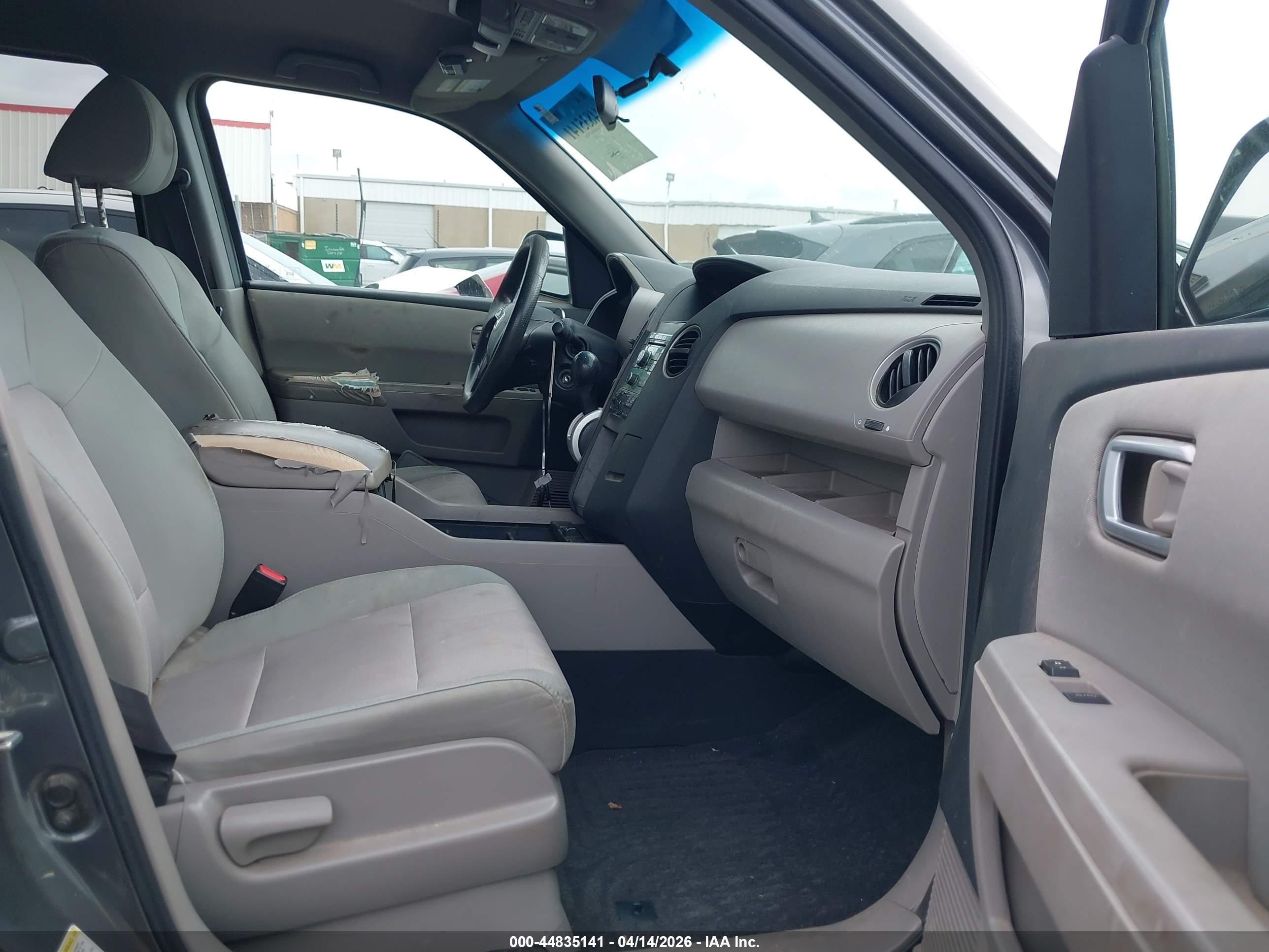 2011 Honda Pilot Ex Gray vin: 5FNYF4H40BB034444
