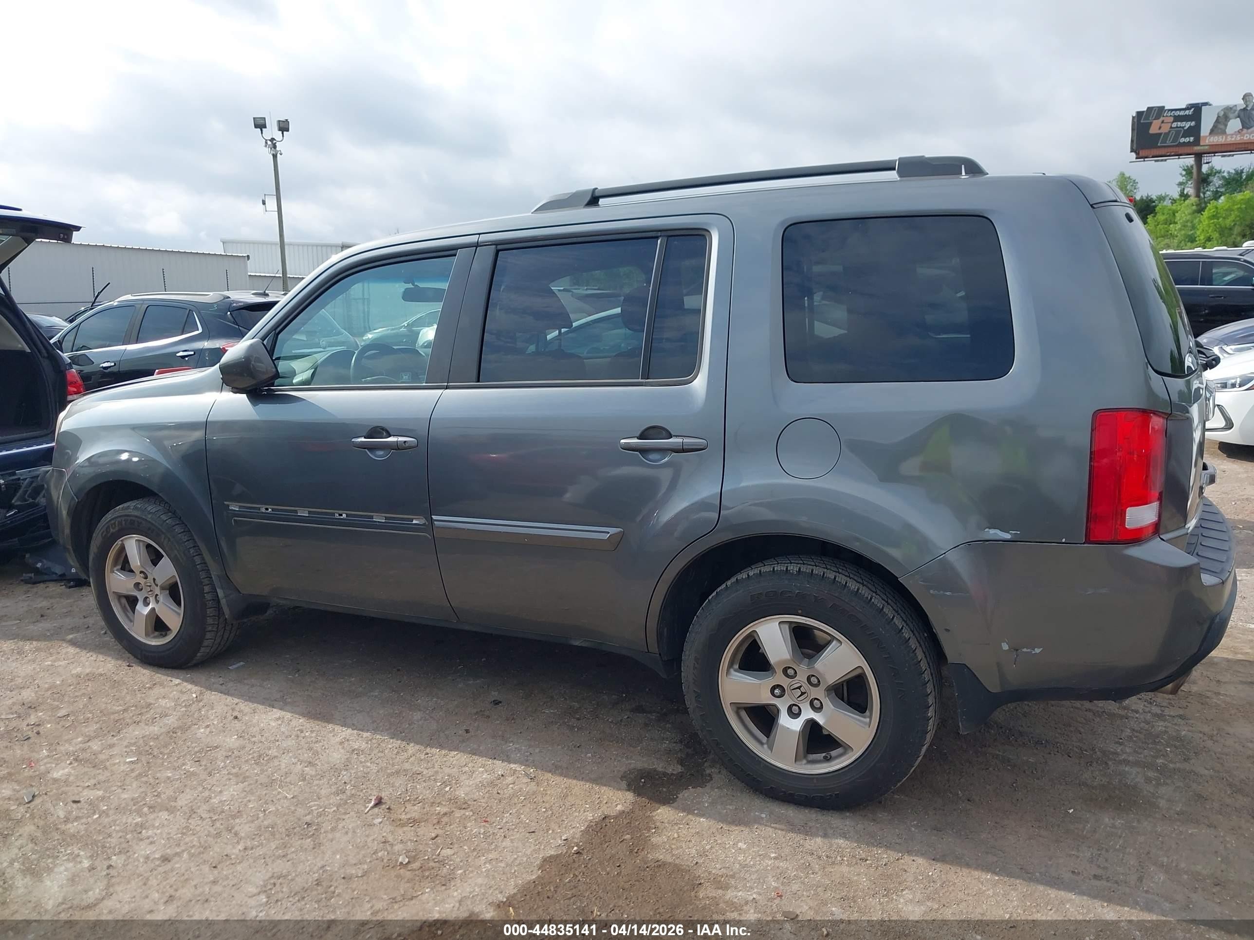 2011 Honda Pilot Ex Gray vin: 5FNYF4H40BB034444