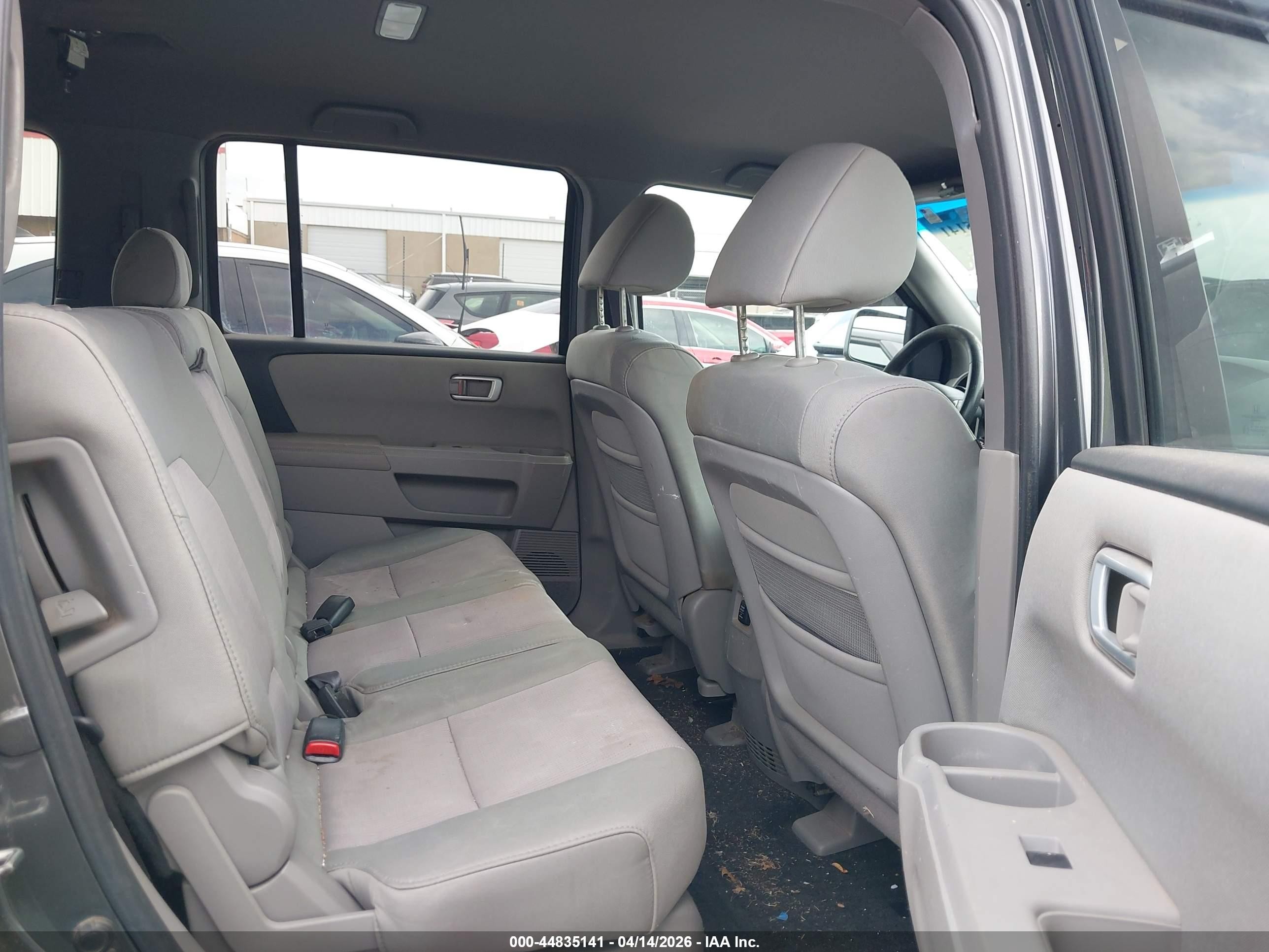 2011 Honda Pilot Ex Gray vin: 5FNYF4H40BB034444