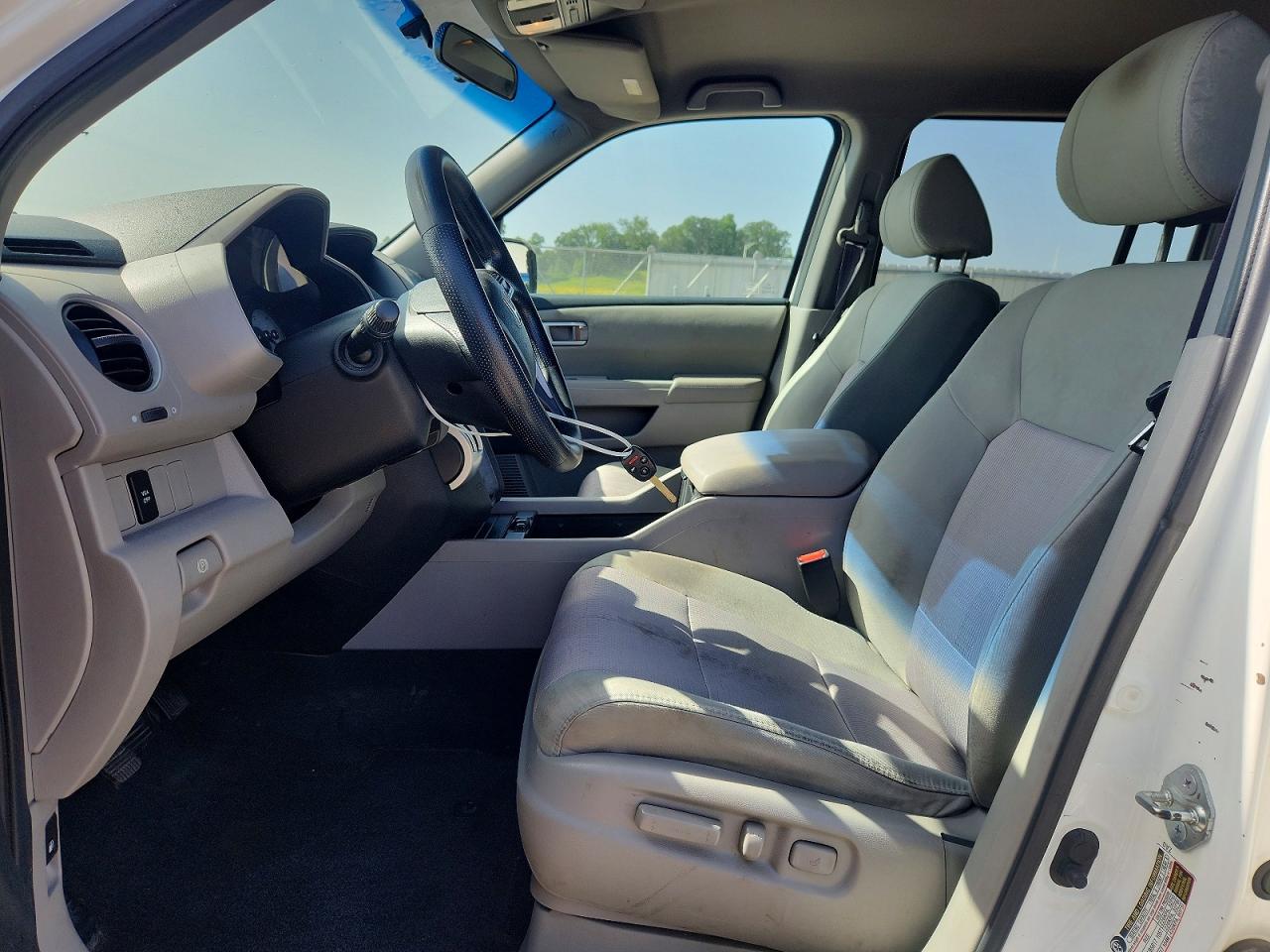 2011 Honda Pilot Ex White vin: 5FNYF4H40BB064902