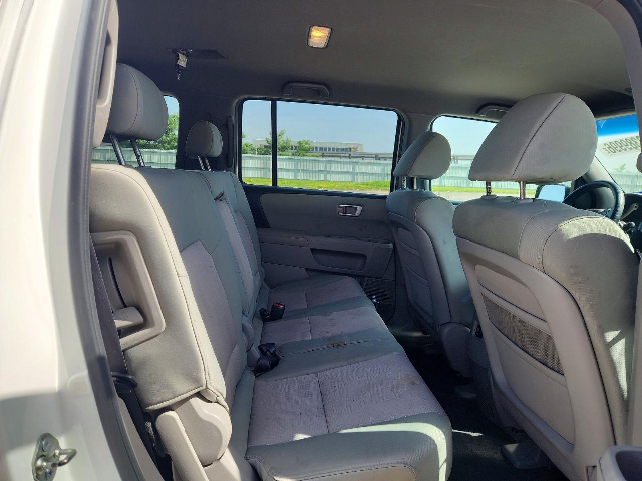 2011 Honda Pilot Ex White vin: 5FNYF4H40BB064902