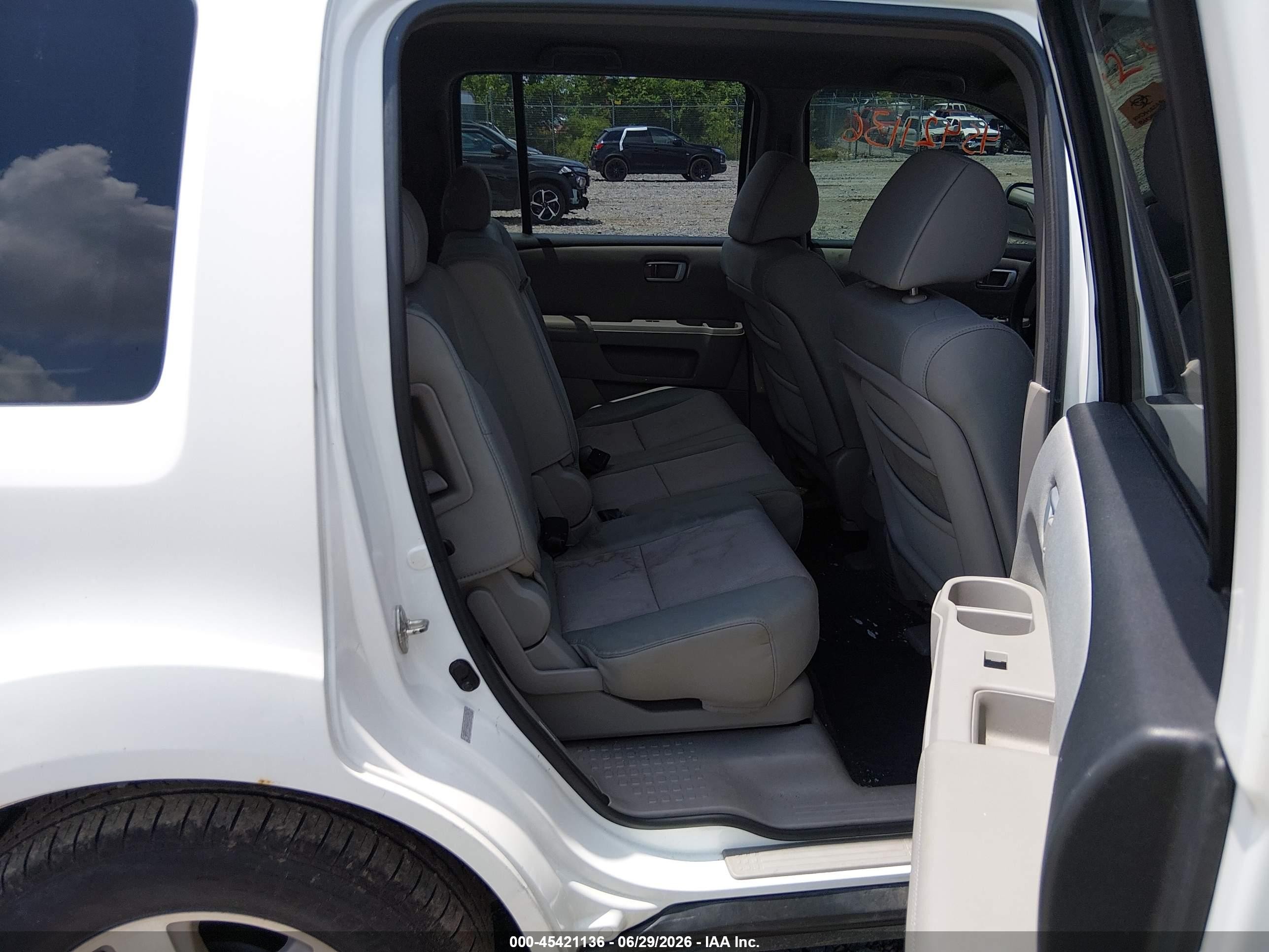 2010 Honda Pilot Ex White vin: 5FNYF4H41AB035259