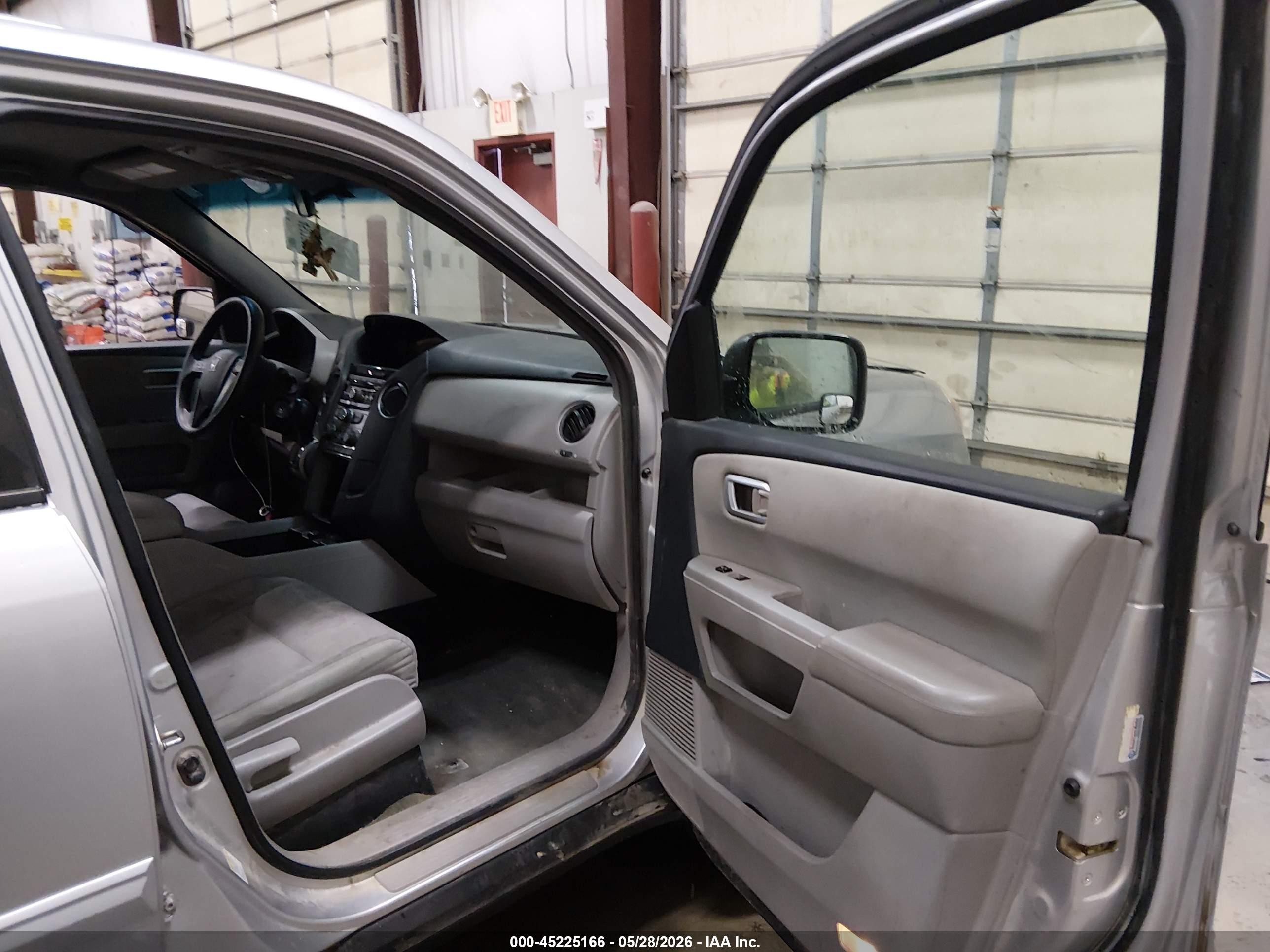 2014 Honda Pilot Ex Серебряный vin: 5FNYF4H47EB028774