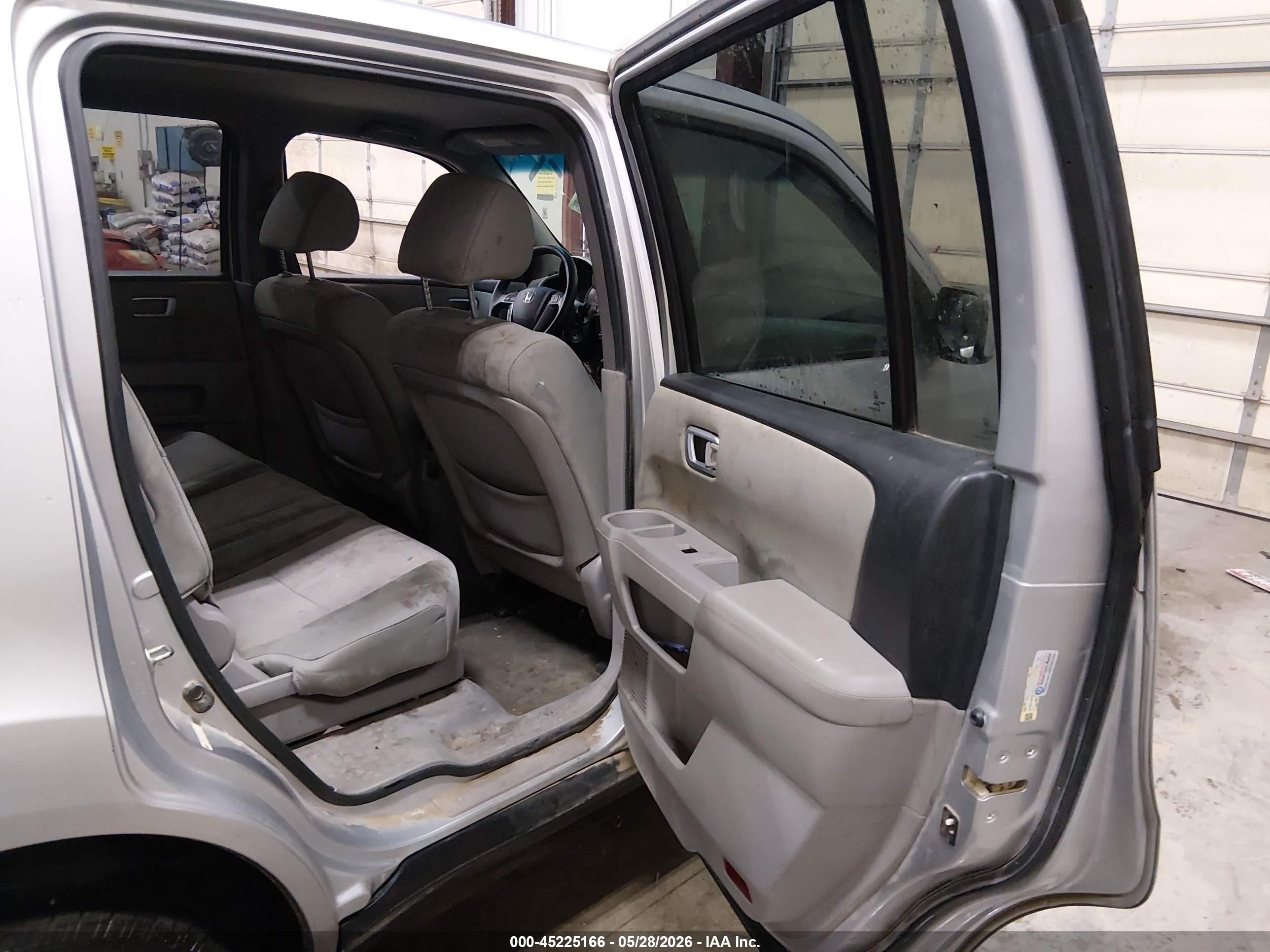 2014 Honda Pilot Ex Серебряный vin: 5FNYF4H47EB028774