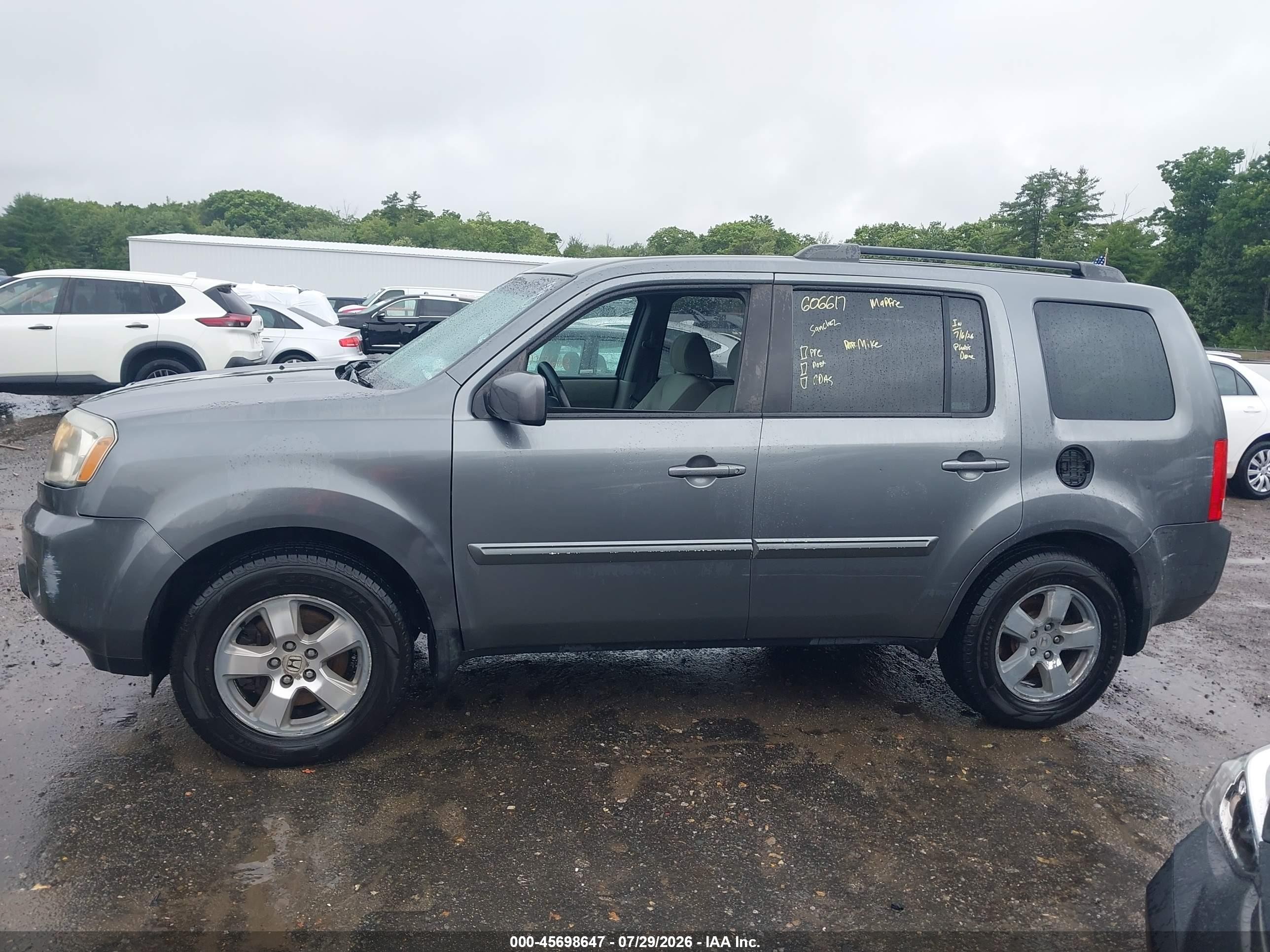 2011 Honda Pilot Ex Gray vin: 5FNYF4H48BB089756