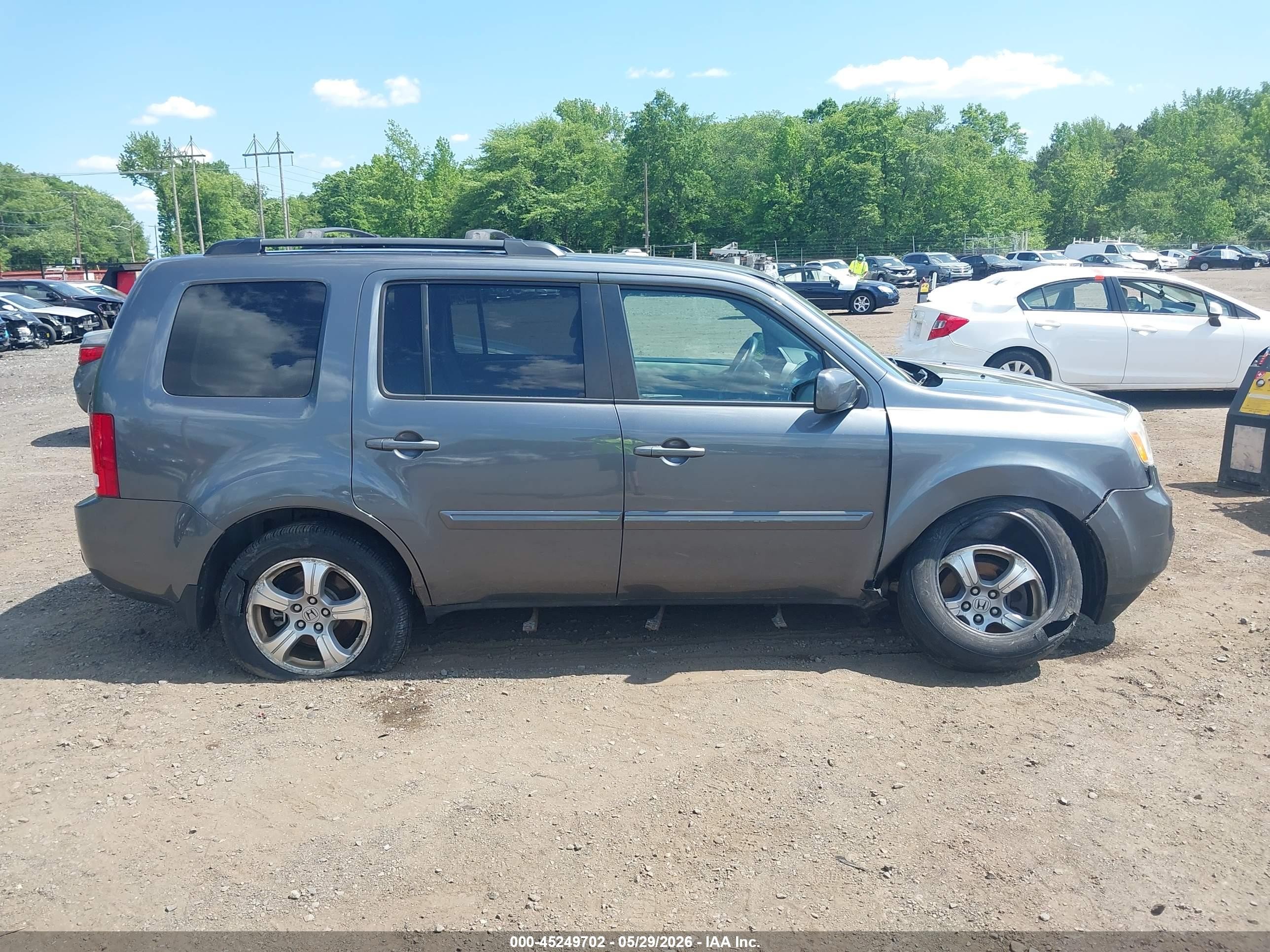 2013 Honda Pilot Ex Gray vin: 5FNYF4H48DB044609