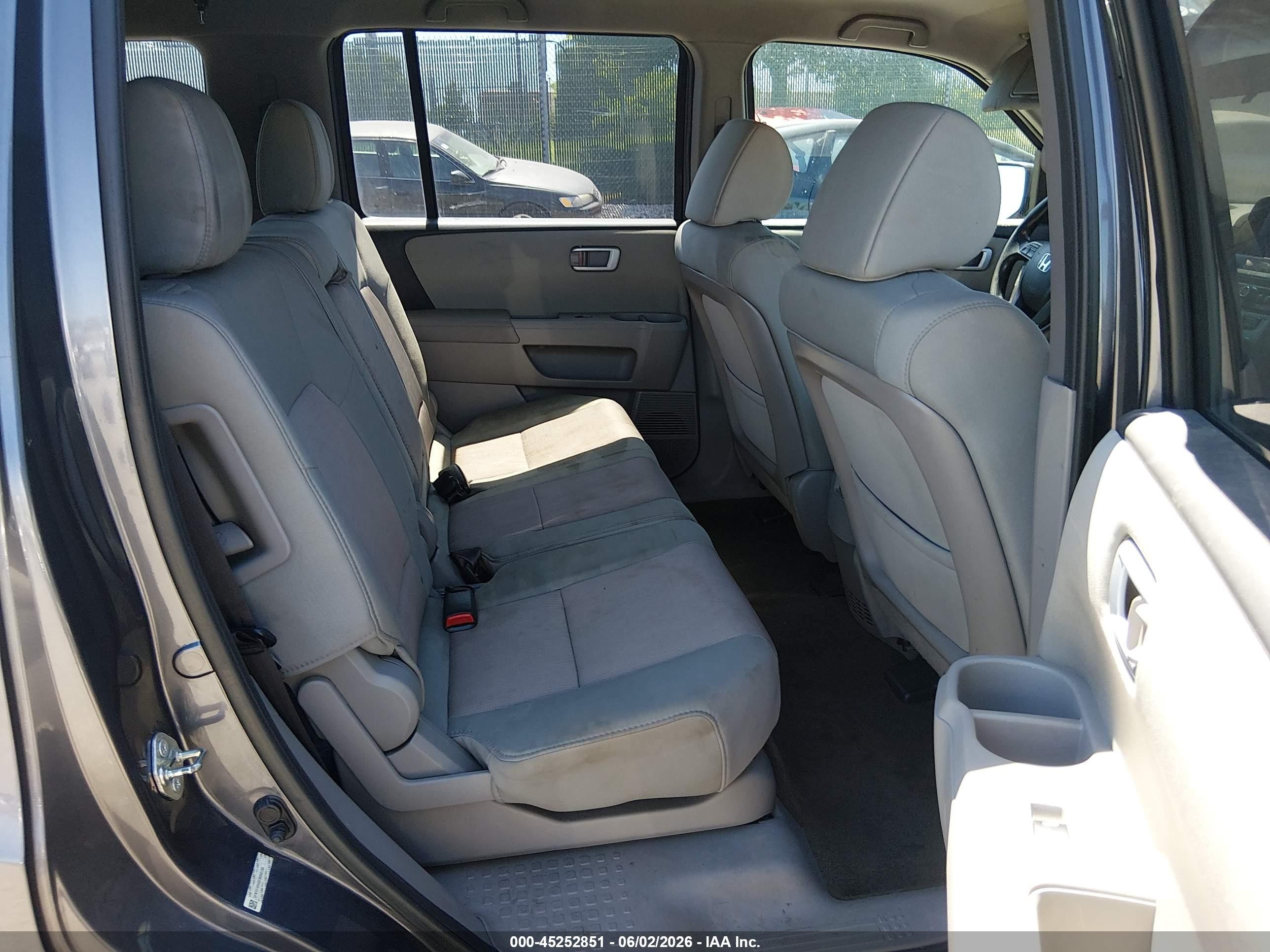 2015 Honda Pilot Ex Gray vin: 5FNYF4H48FB068198