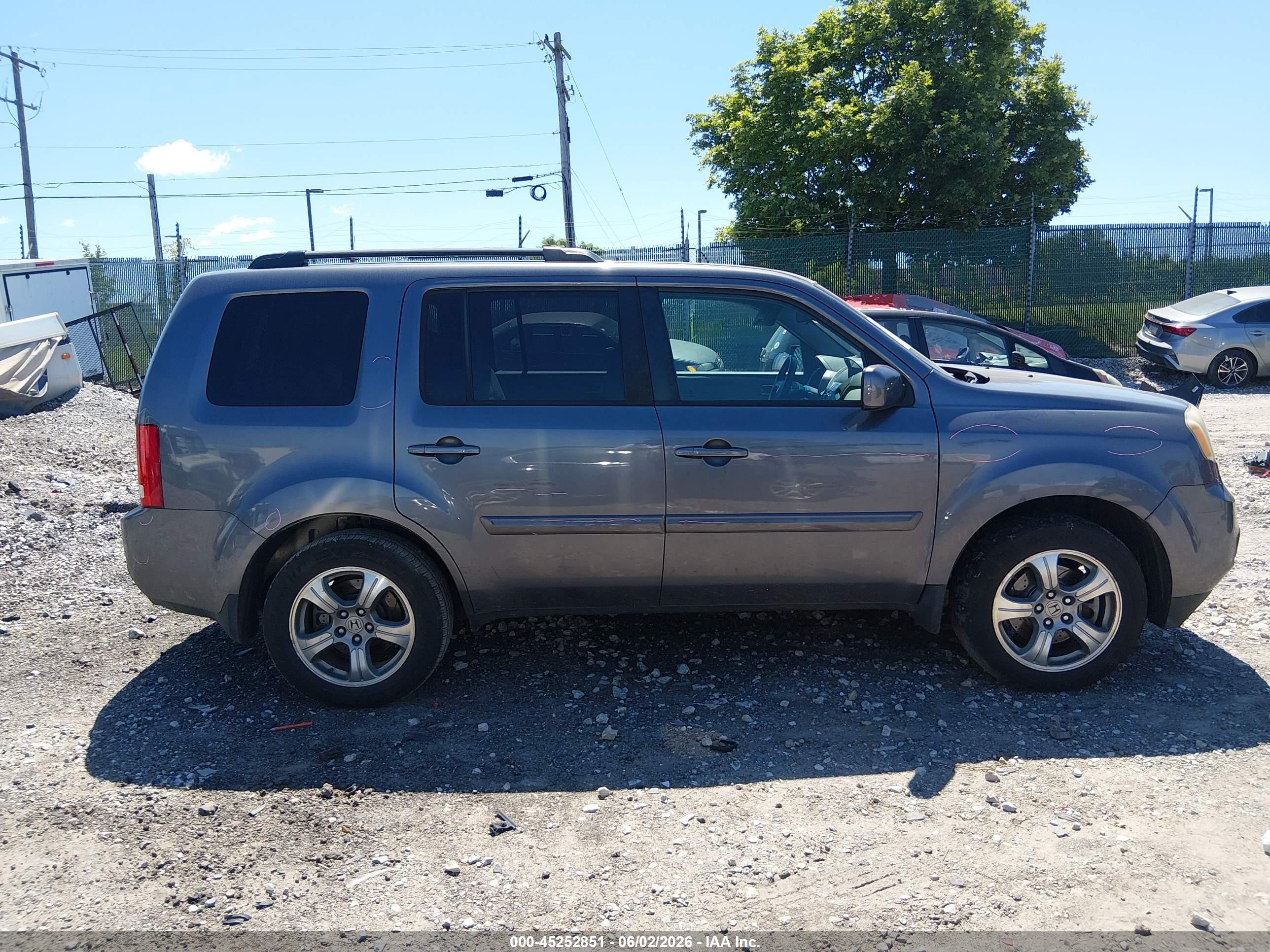 2015 Honda Pilot Ex Gray vin: 5FNYF4H48FB068198