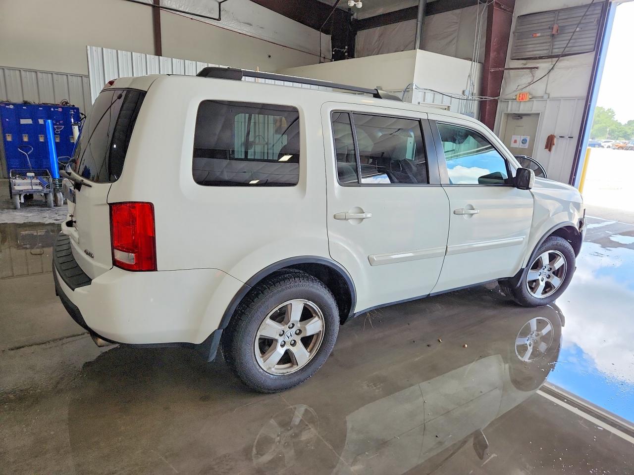 2011 Honda Pilot Ex White vin: 5FNYF4H49BB082802