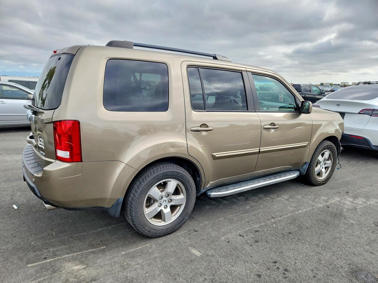 2011 Honda Pilot Ex Gold vin: 5FNYF4H49BB105592