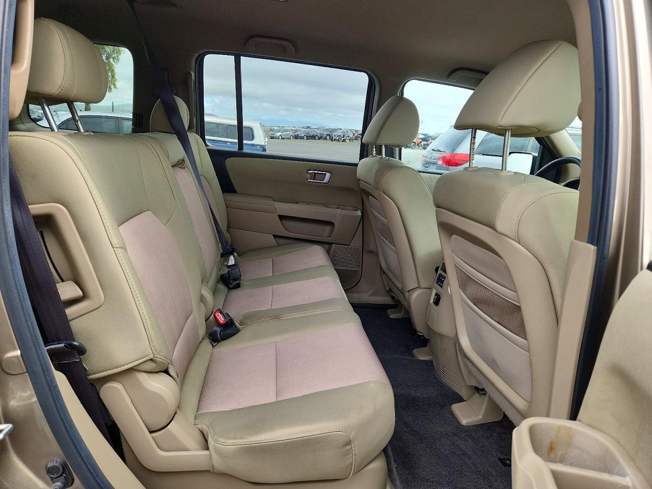 2011 Honda Pilot Ex Gold vin: 5FNYF4H49BB105592