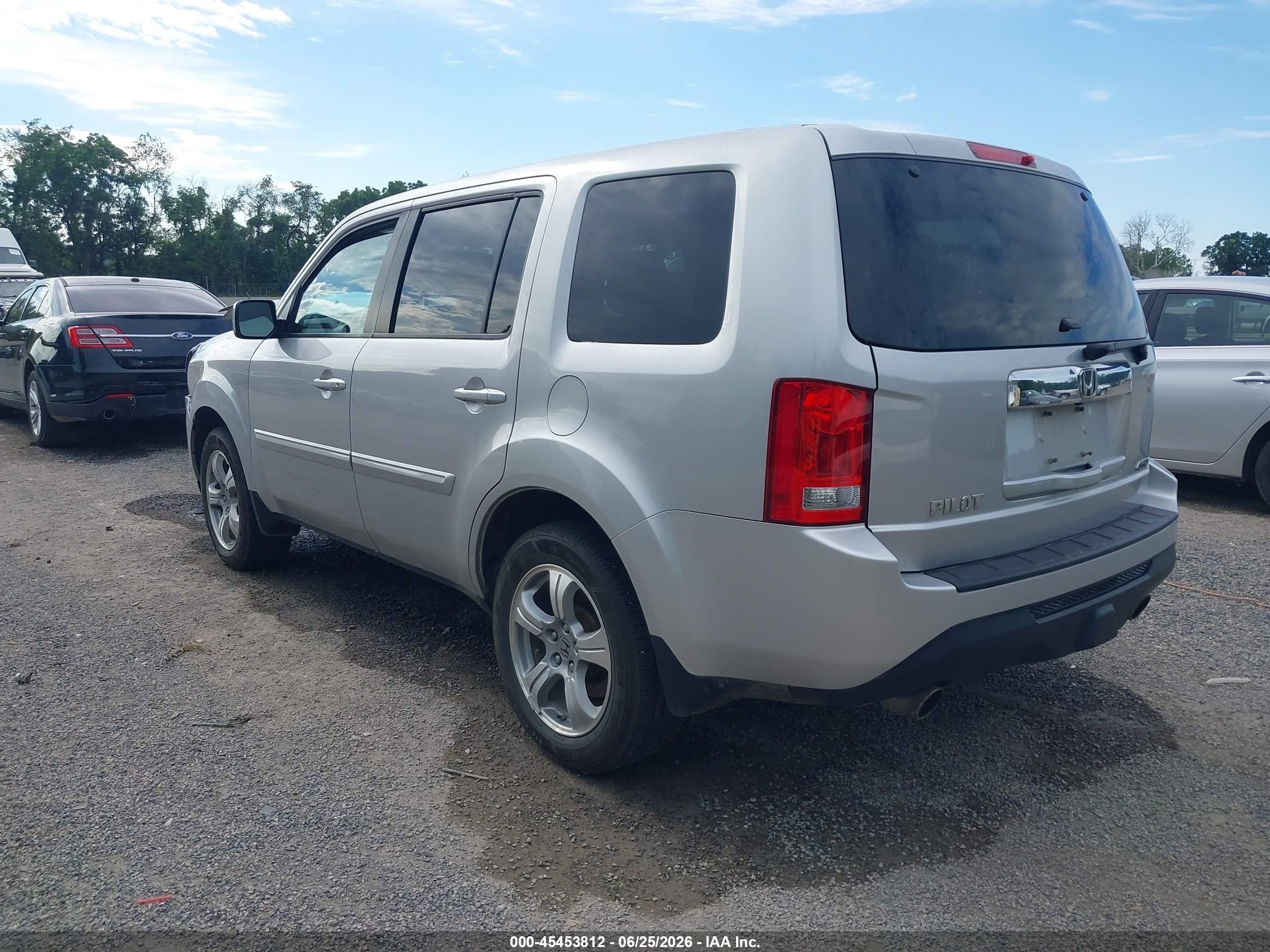 2014 Honda Pilot Ex Серебряный vin: 5FNYF4H49EB003374