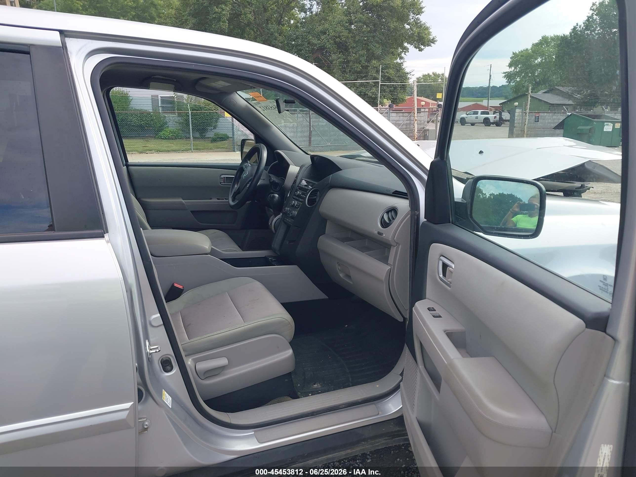 2014 Honda Pilot Ex Серебряный vin: 5FNYF4H49EB003374