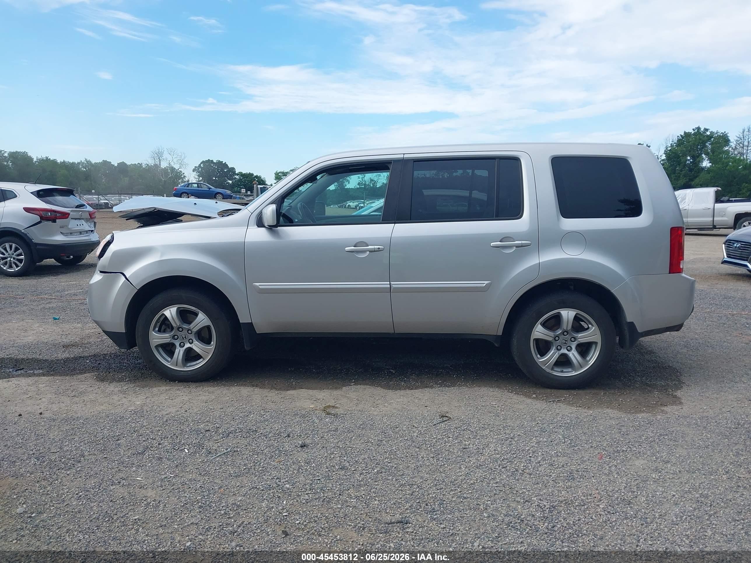 2014 Honda Pilot Ex Серебряный vin: 5FNYF4H49EB003374