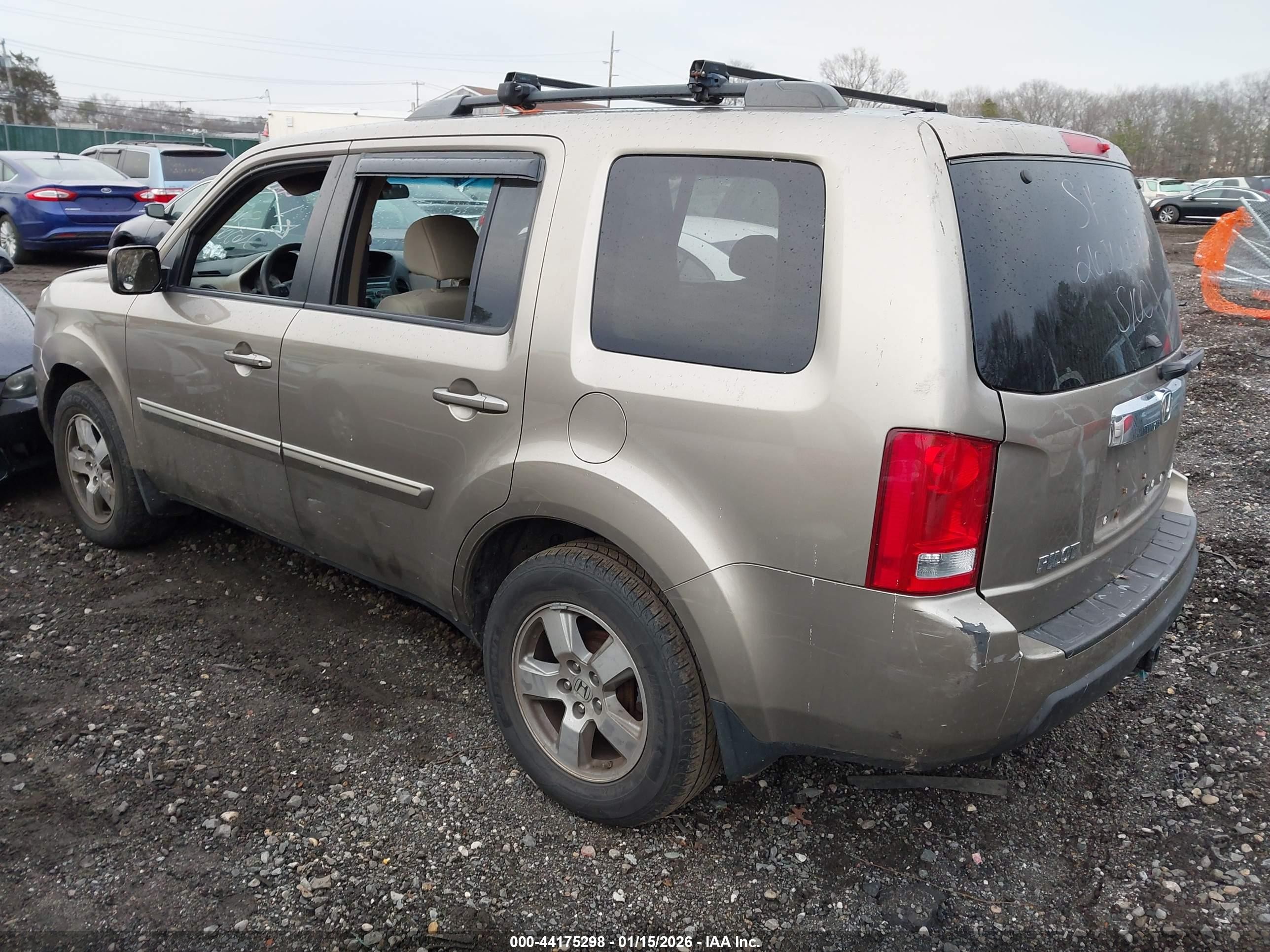 2011 Honda Pilot Ex Gold vin: 5FNYF4H4XBB030174