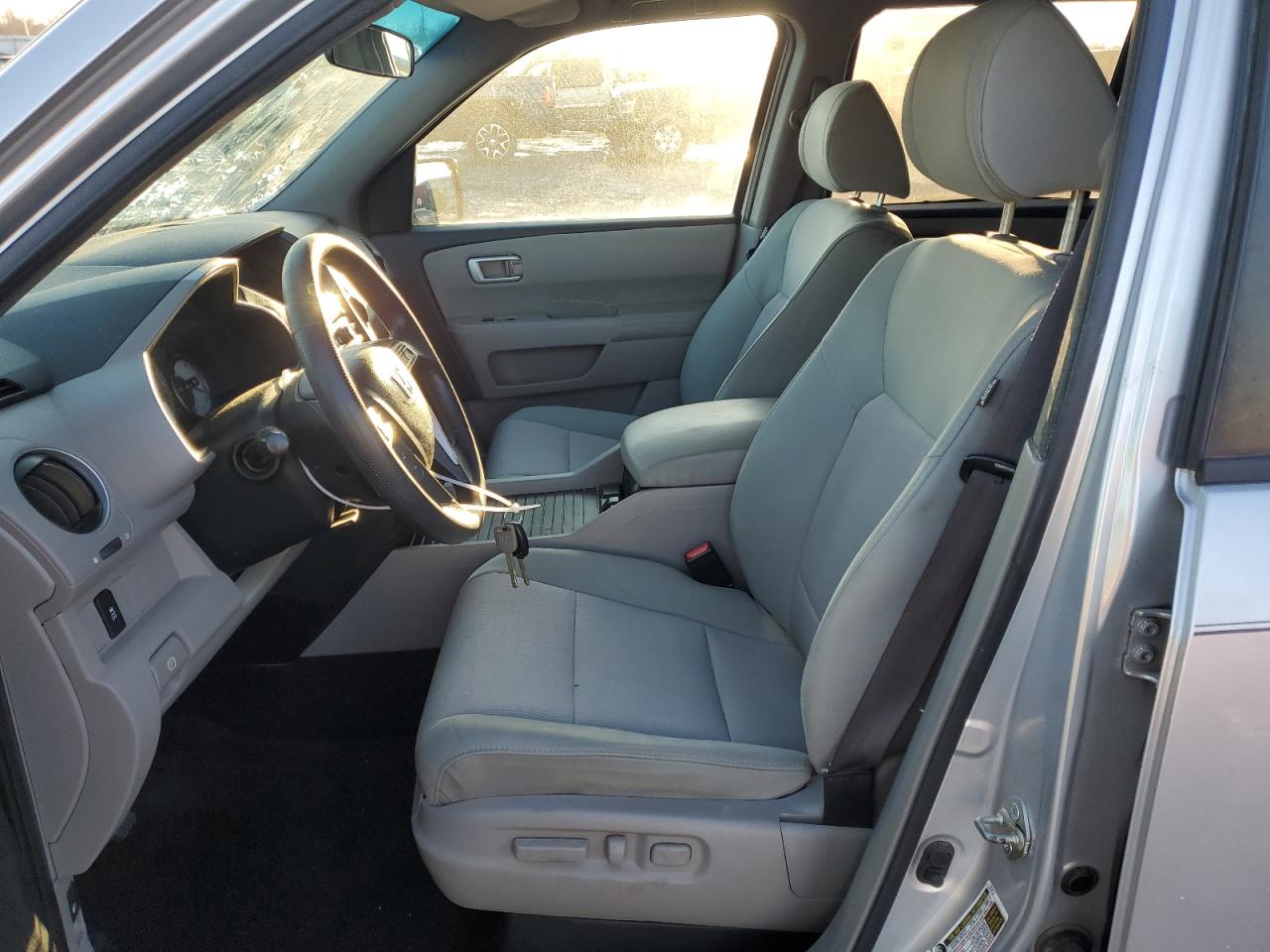 2012 Honda Pilot Silver vin: 5FNYF4H4XCB022206