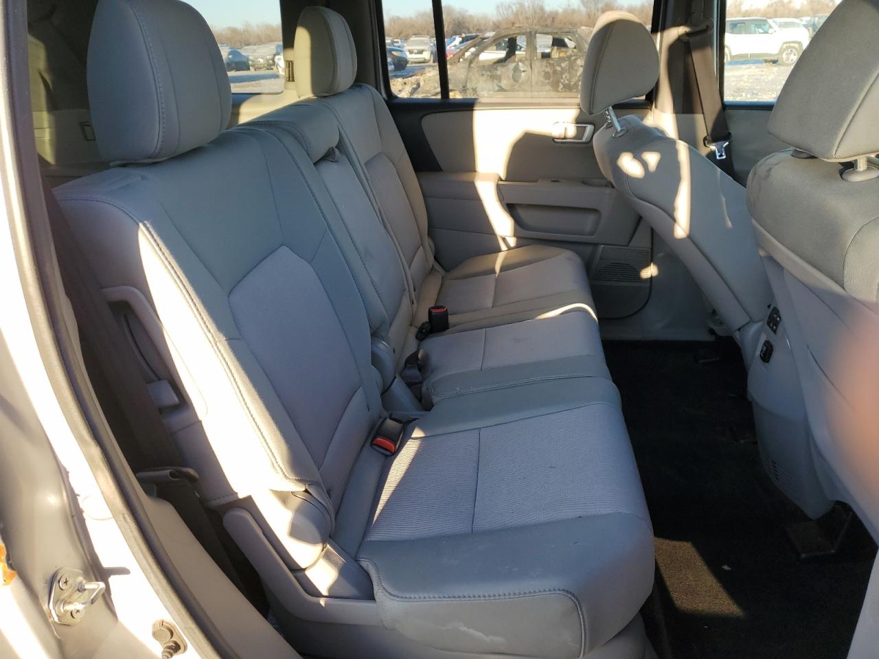 2012 Honda Pilot Silver vin: 5FNYF4H4XCB022206