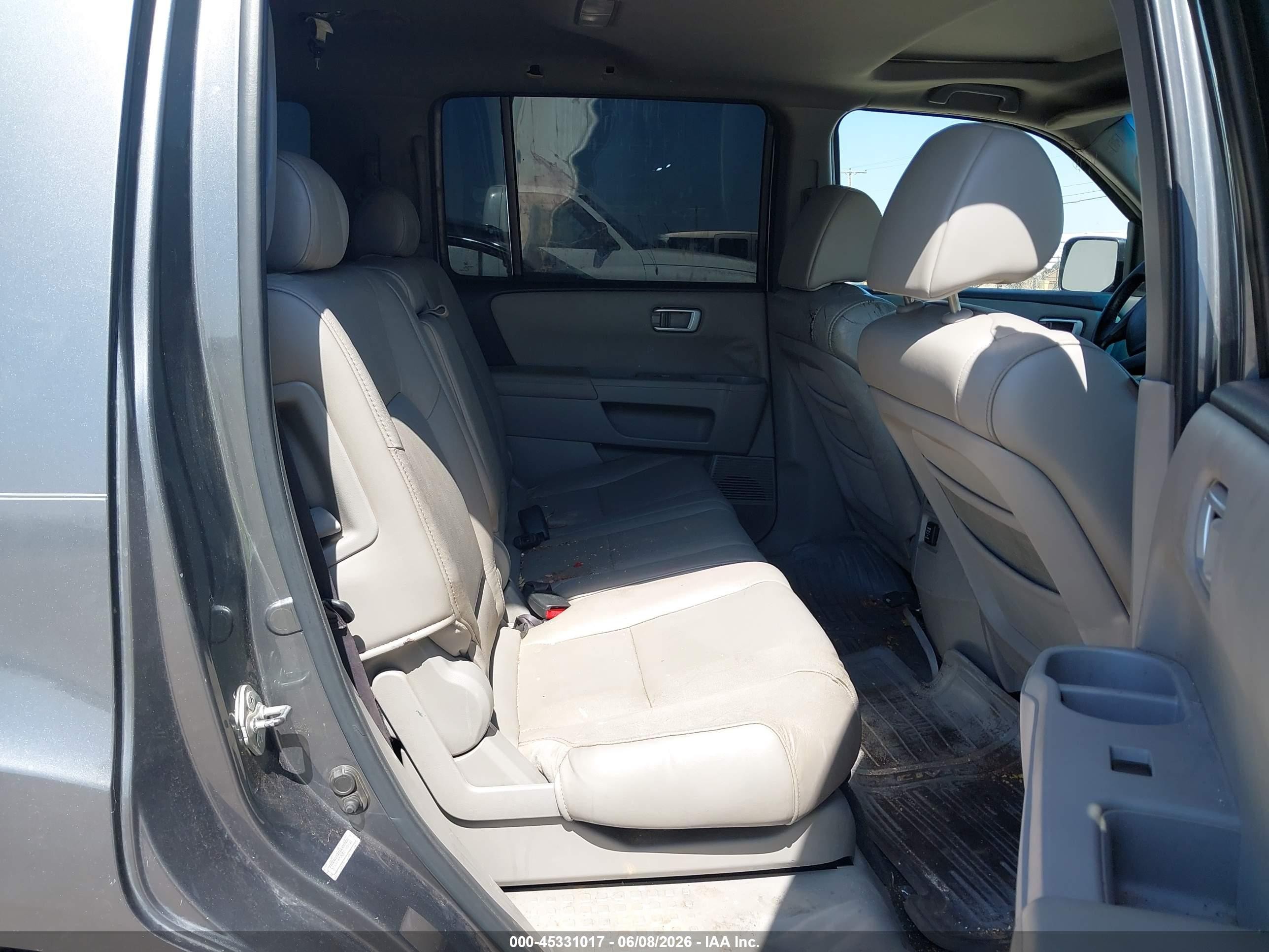 2011 Honda Pilot Ex-l Серый vin: 5FNYF4H50BB005731