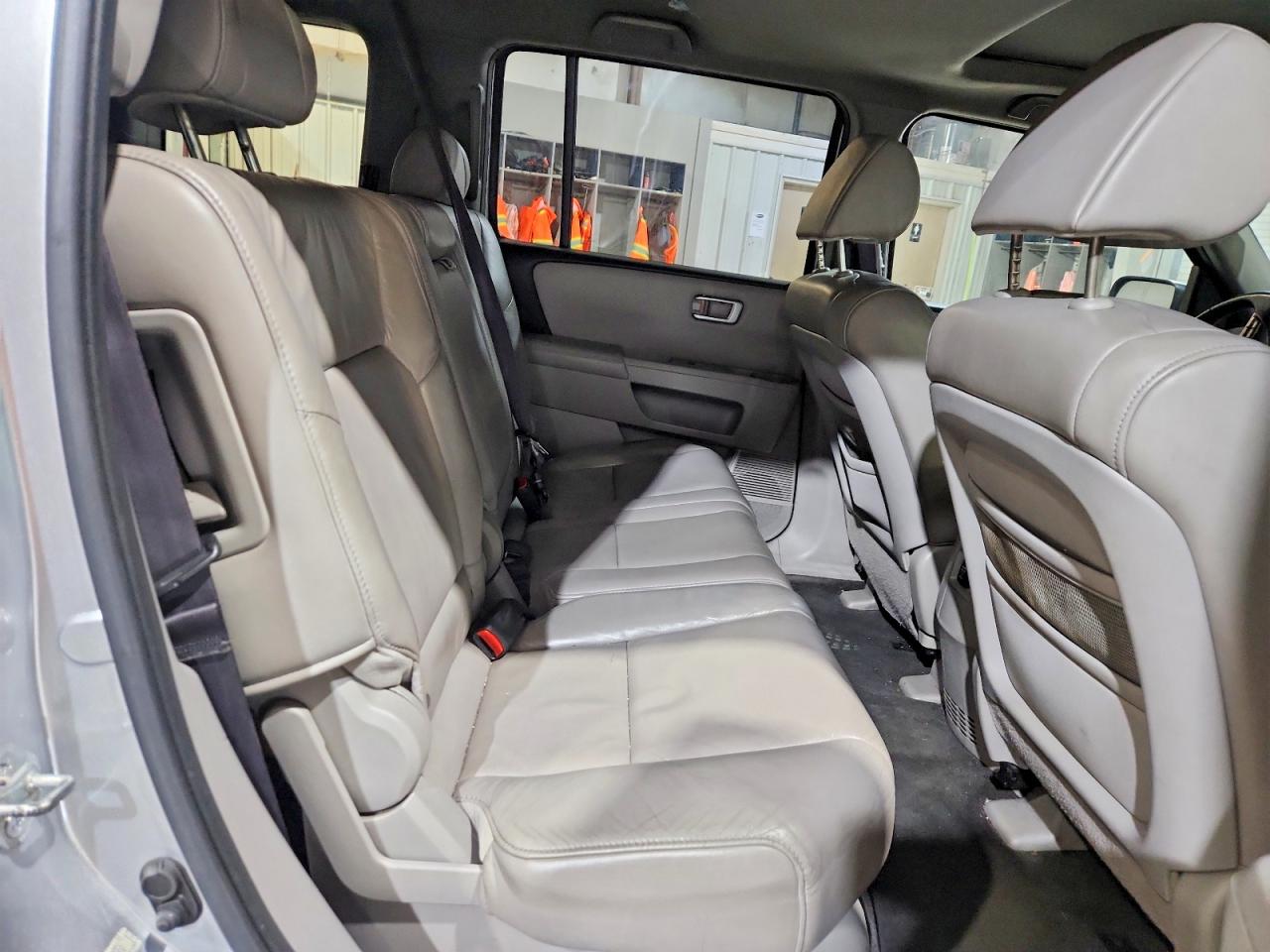 2011 Honda Pilot Exl Silver vin: 5FNYF4H50BB059210