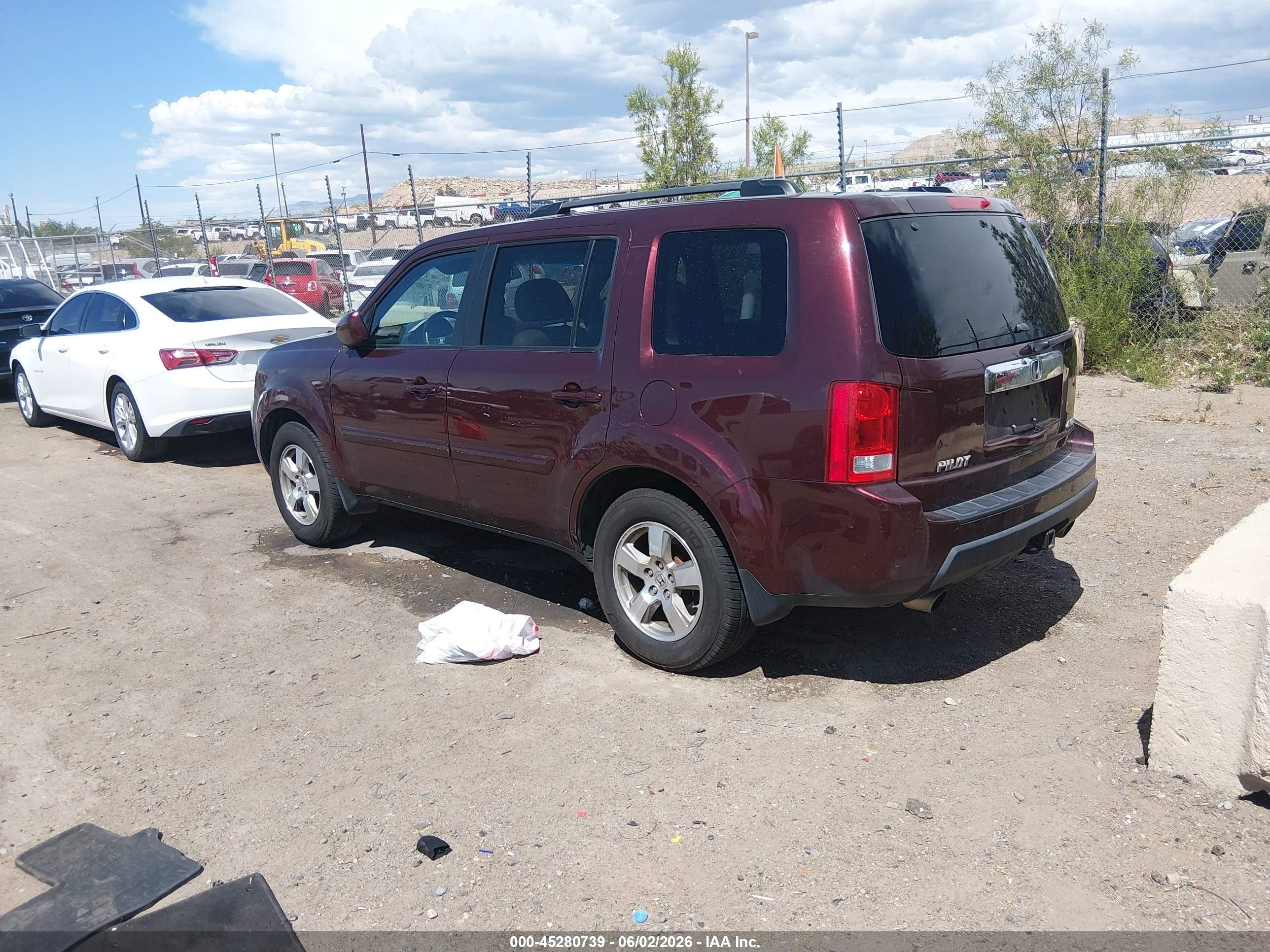 2011 Honda Pilot Exl Red vin: 5FNYF4H50BB078582