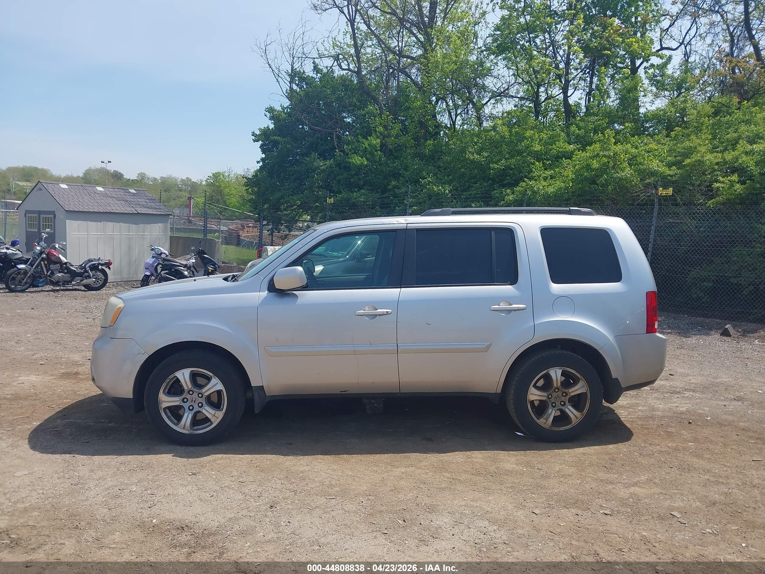 2013 Honda Pilot Ex-l Silver vin: 5FNYF4H51DB085804