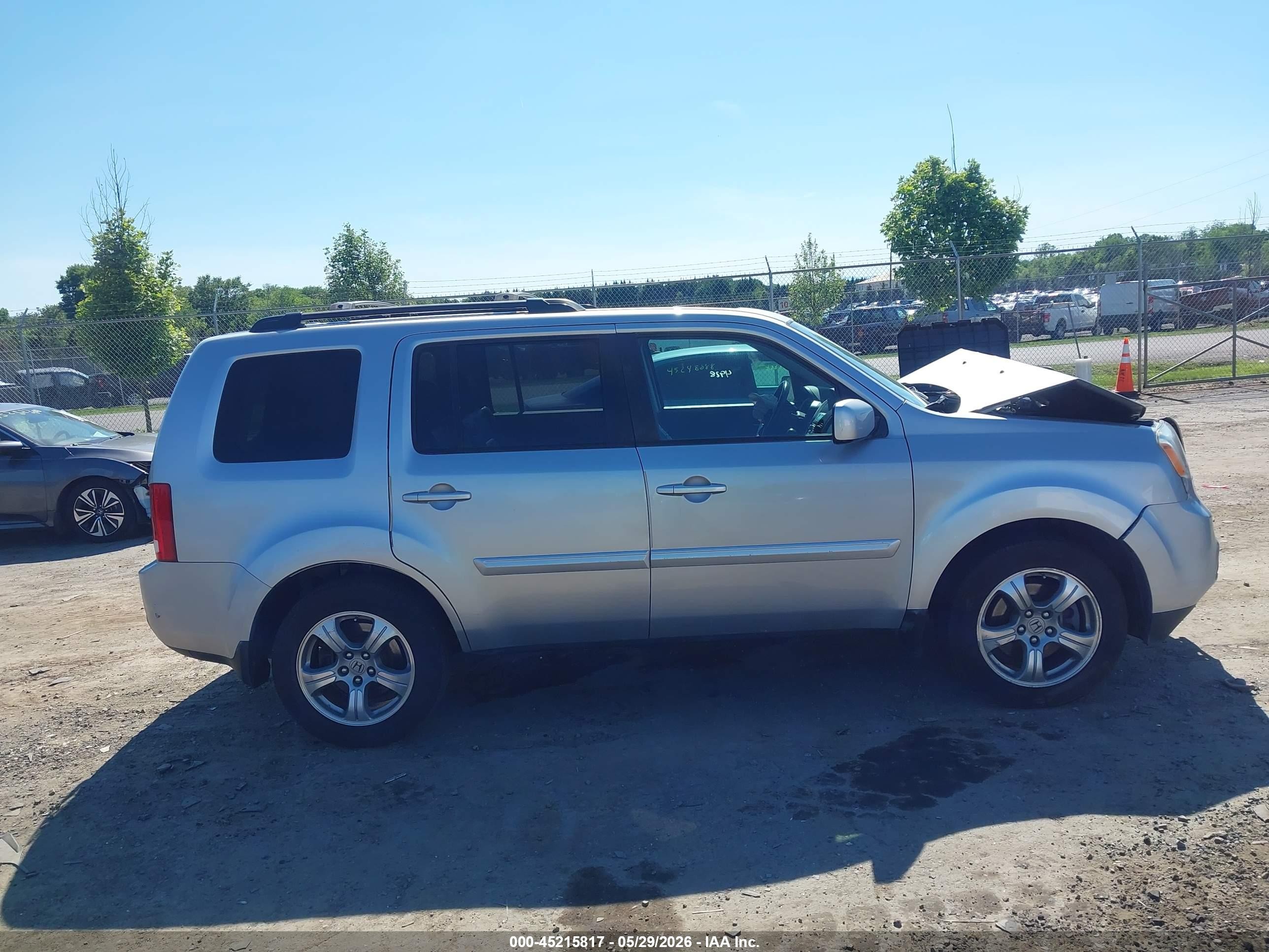 2014 Honda Pilot Ex-l Silver vin: 5FNYF4H52EB027895