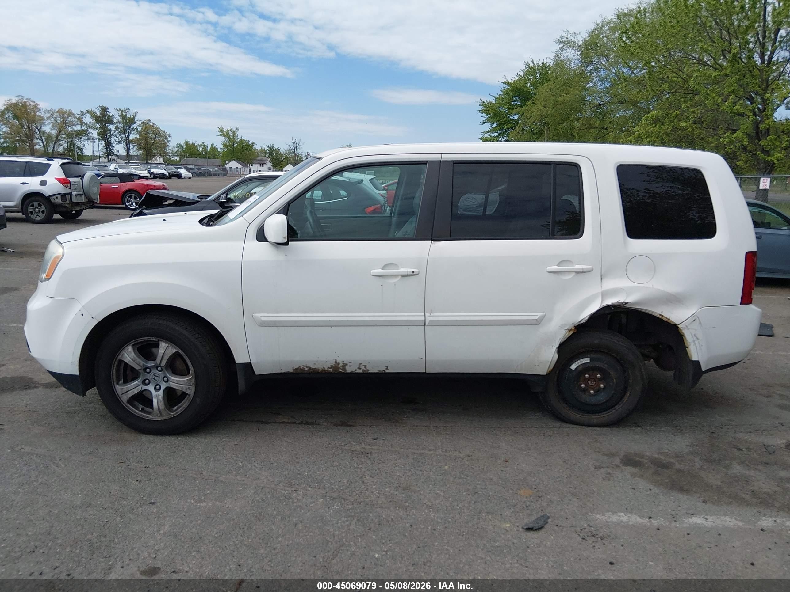 2015 Honda Pilot Ex-l White vin: 5FNYF4H52FB003582