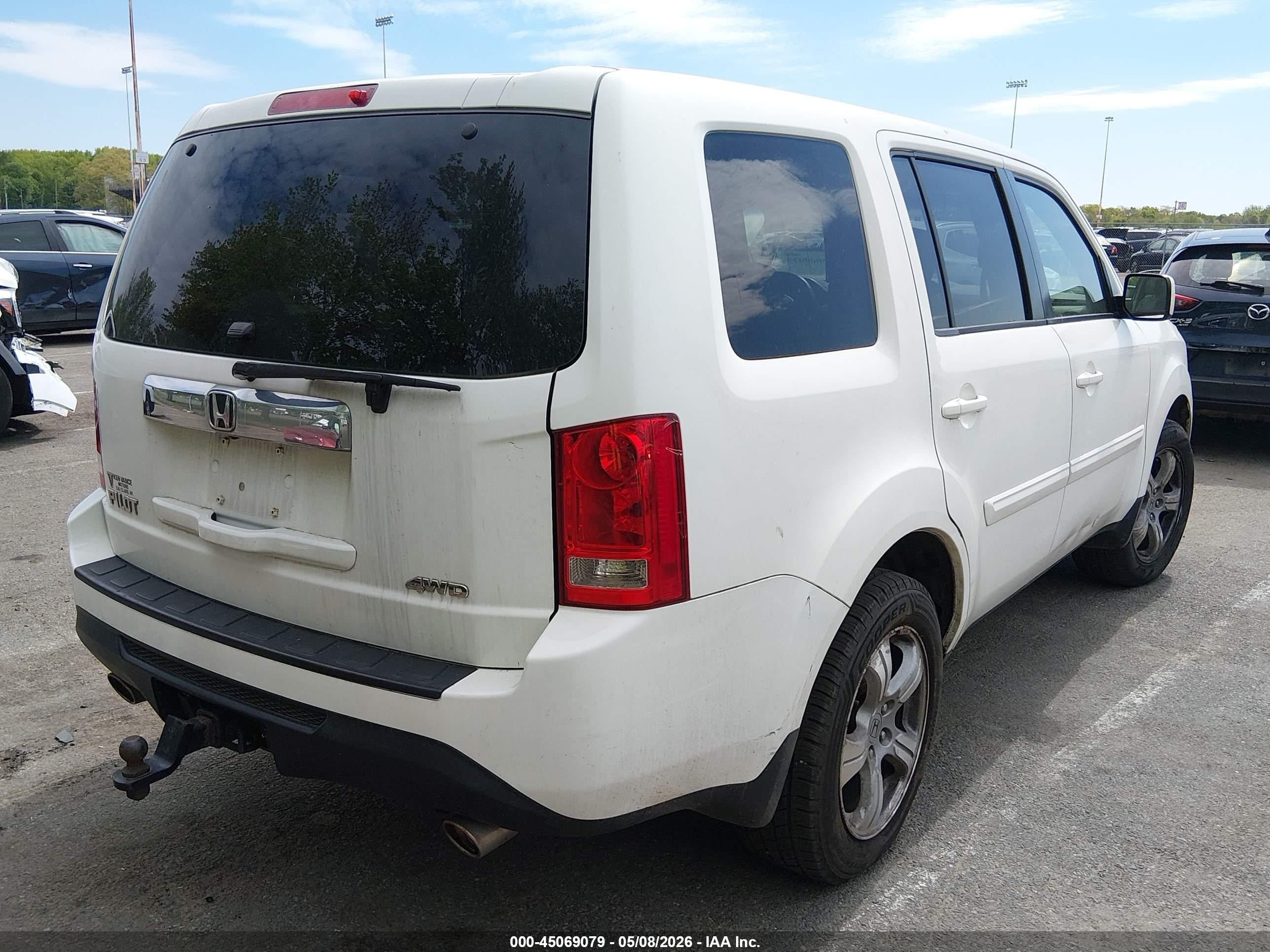 2015 Honda Pilot Ex-l White vin: 5FNYF4H52FB003582
